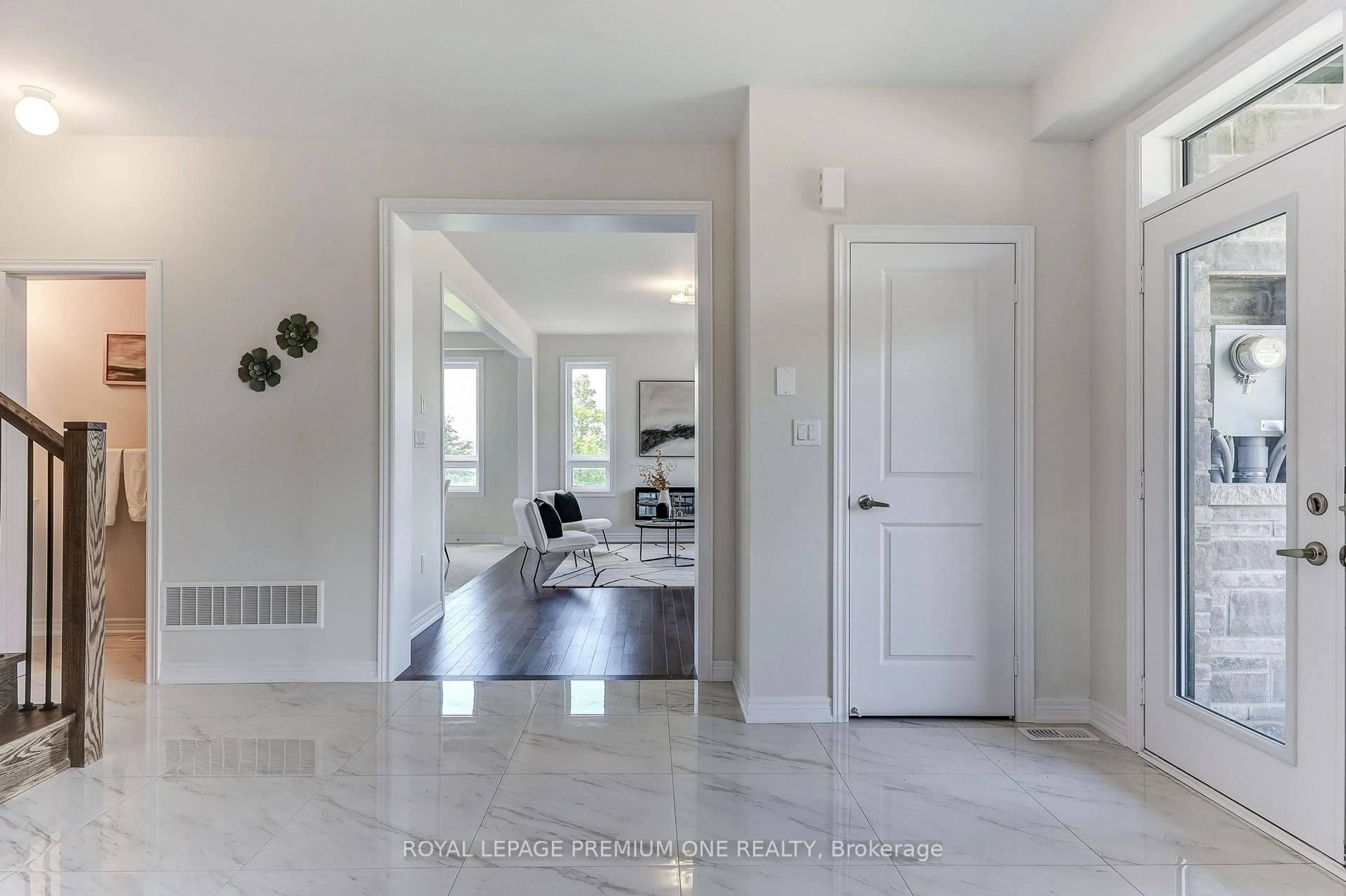 Indoor entryway for 61 Raymond Schell Ave, Markham Ontario L6C 3T5