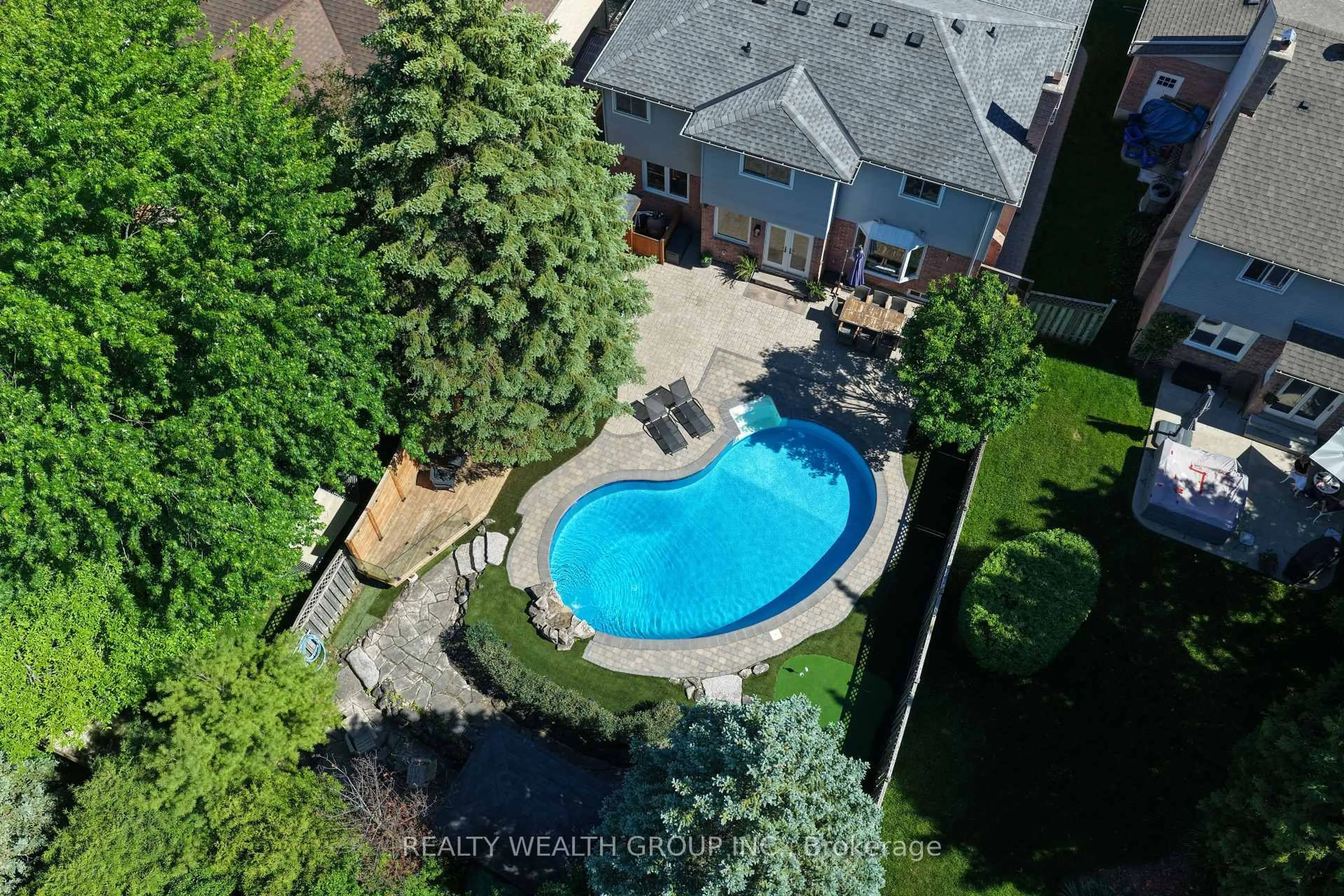 A pic from outside/outdoor area/front of a property/back of a property/a pic from drone, unknown for 51 Haskell Cres, Aurora Ontario L4G 5T4