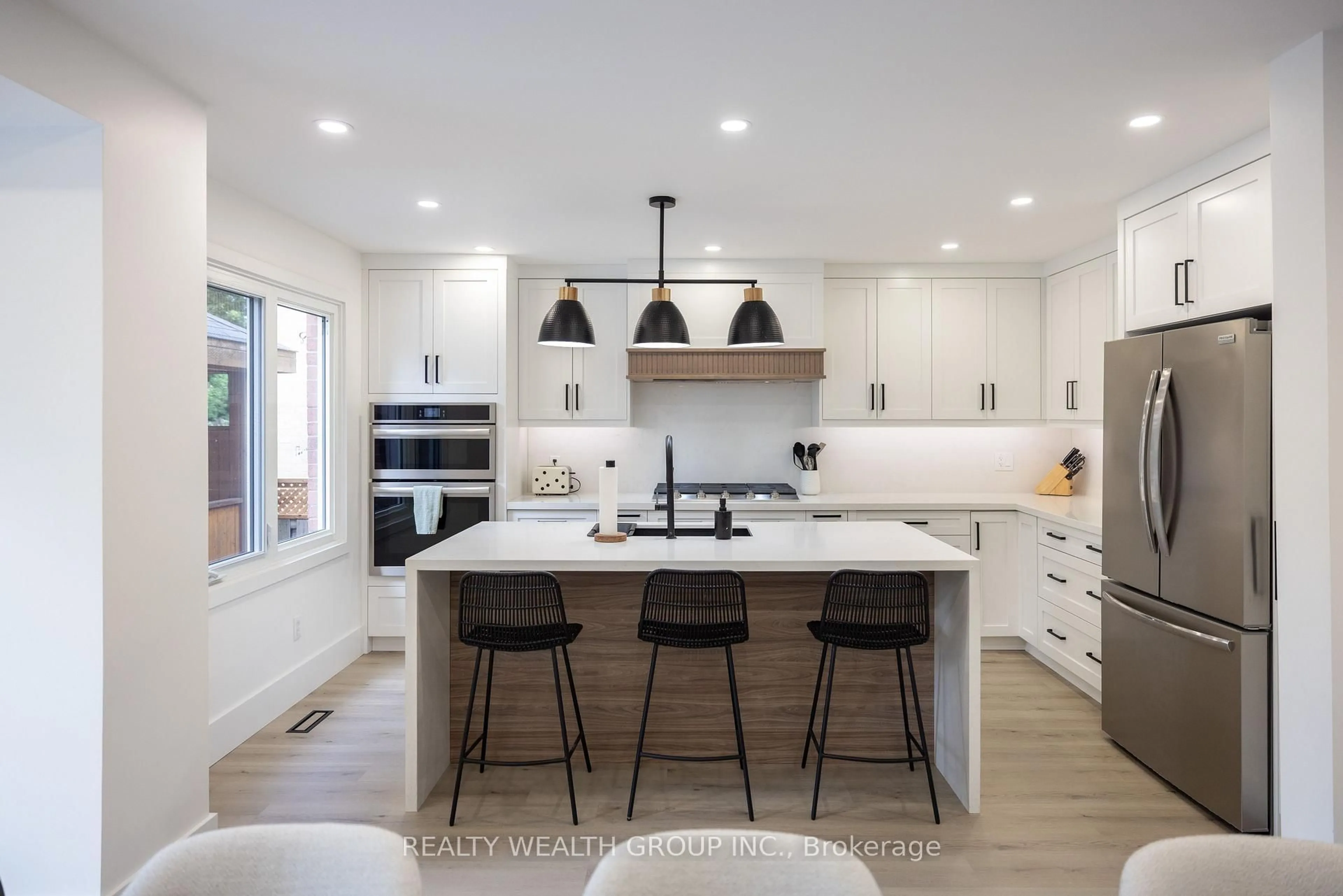 Contemporary kitchen, unknown for 51 Haskell Cres, Aurora Ontario L4G 5T4