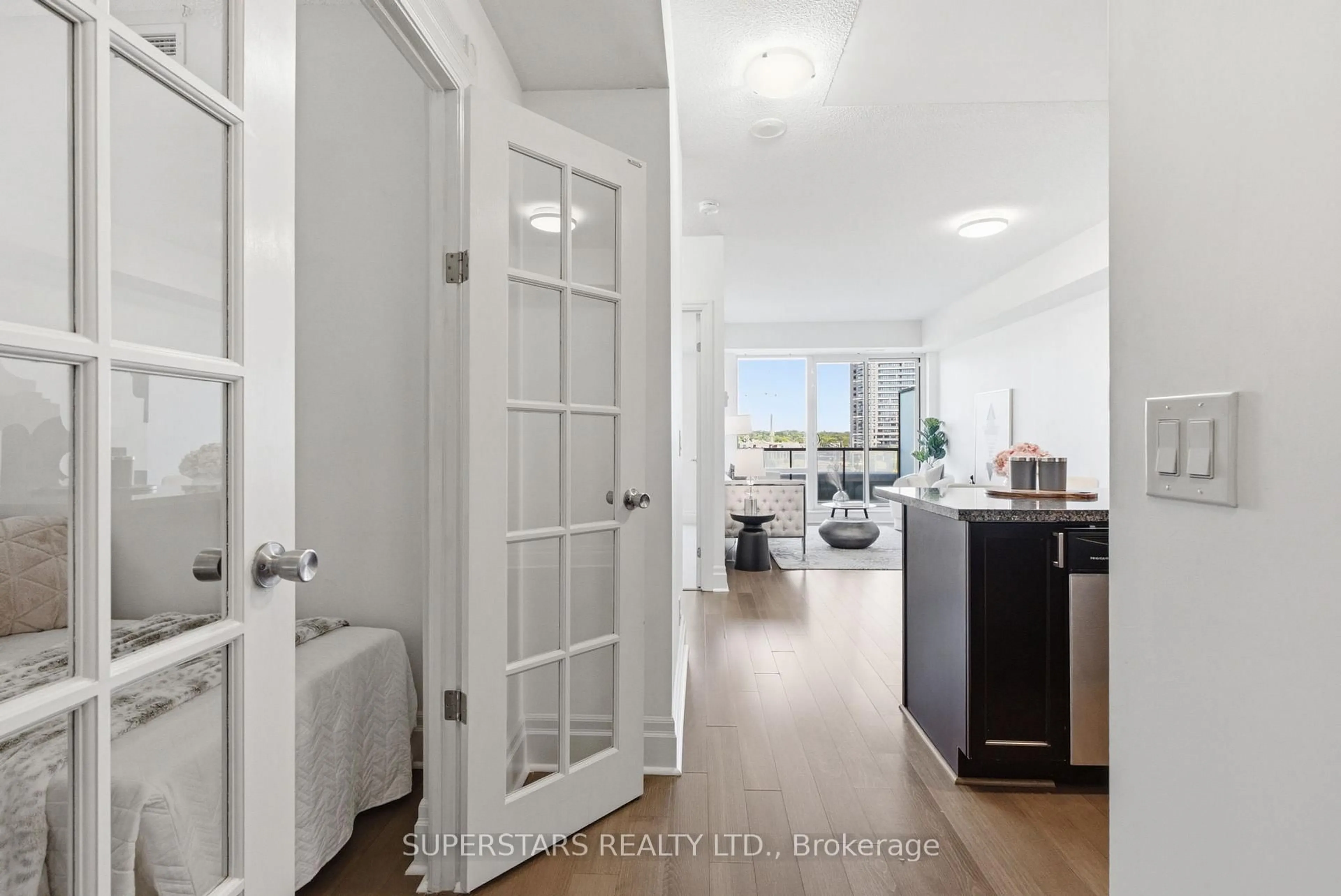 Indoor entryway for 151 Upper Duke Cres #305, Markham Ontario L6G 0E1