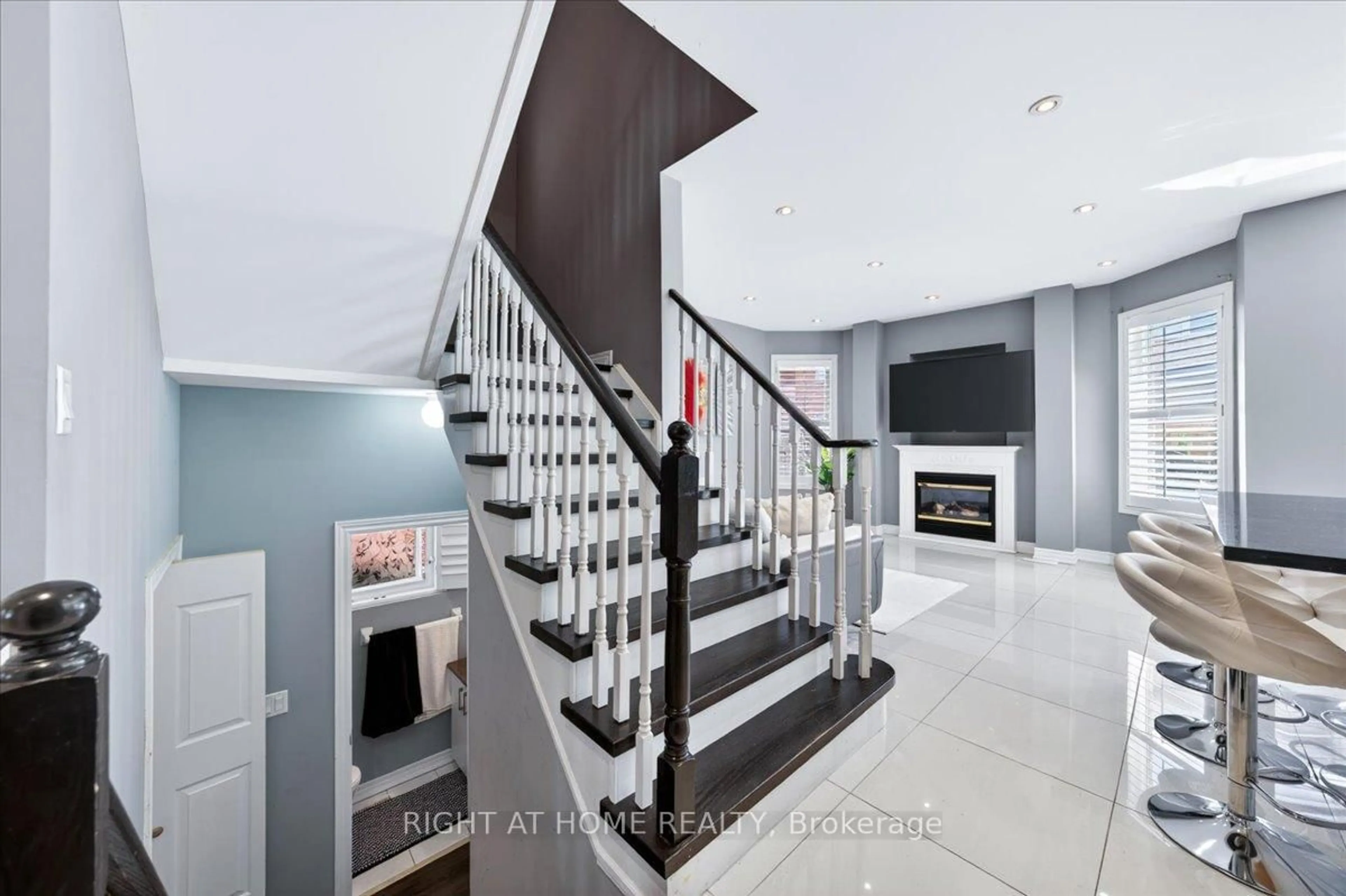 Unknown for 25 Longwood Ave, Richmond Hill Ontario L4E 4A5