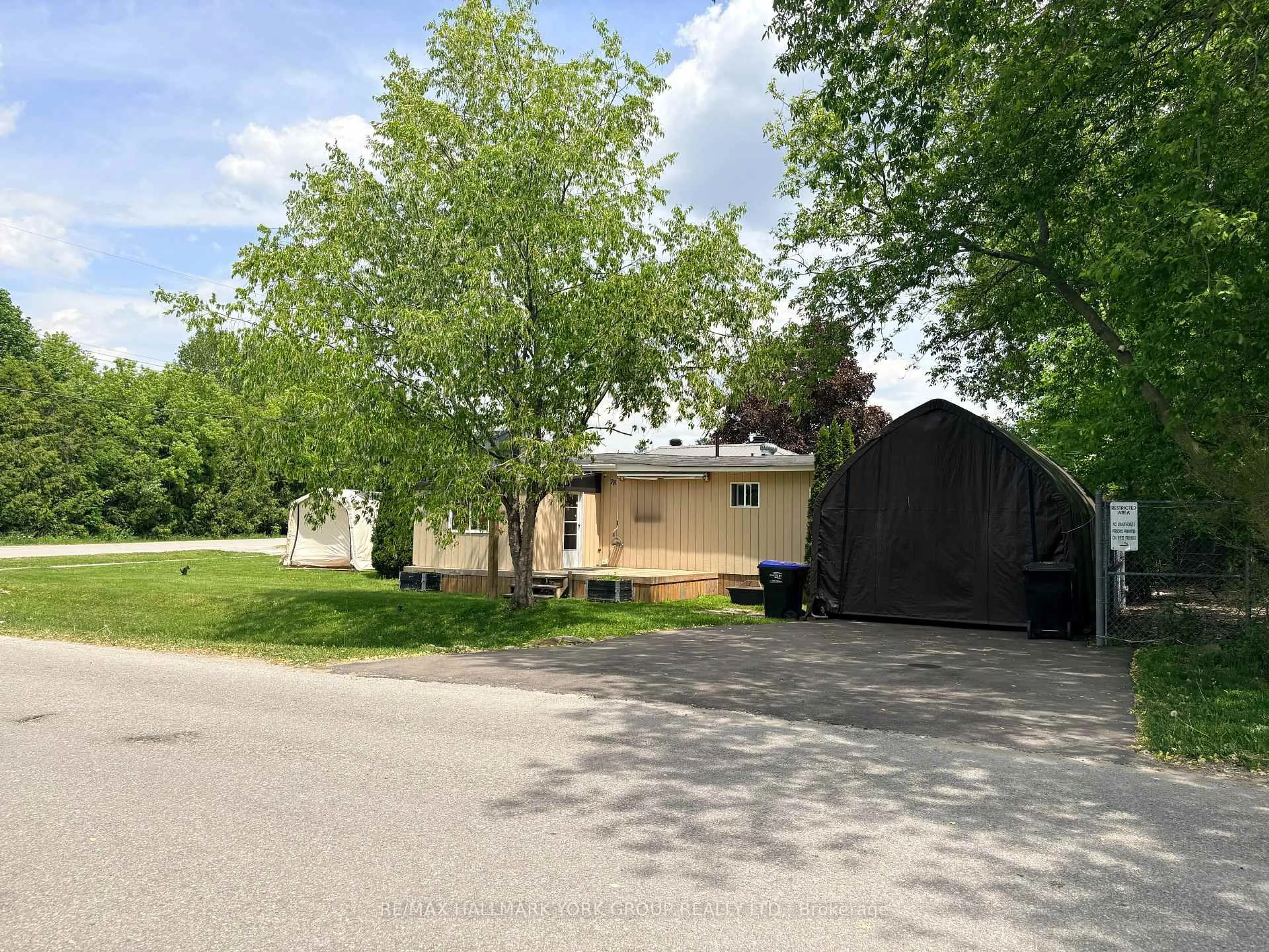 A pic from outside/outdoor area/front of a property/back of a property/a pic from drone, street for 78 Vernon St, Essa Ontario L0M 1B0