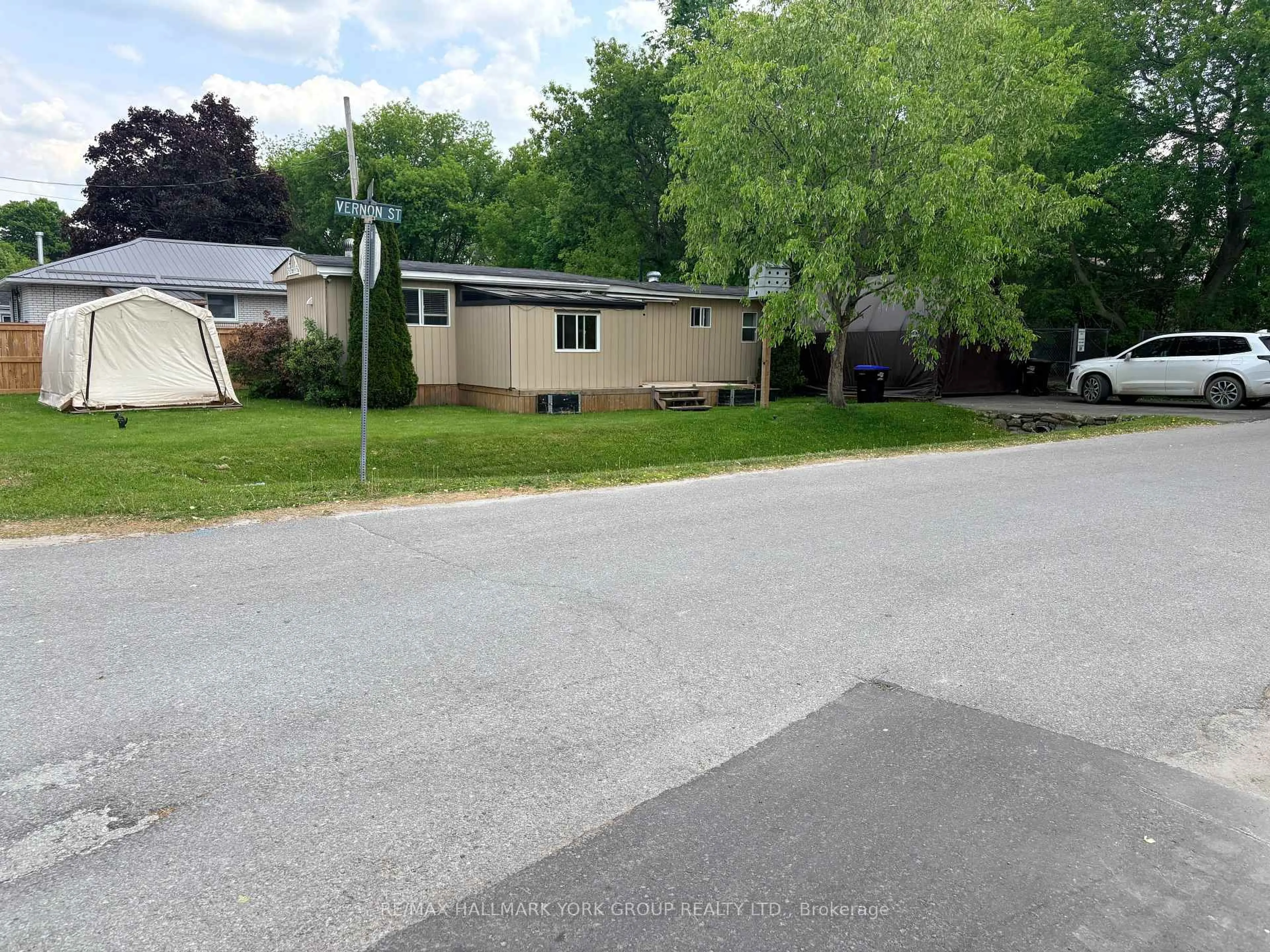 A pic from outside/outdoor area/front of a property/back of a property/a pic from drone, street for 78 Vernon St, Essa Ontario L0M 1B0