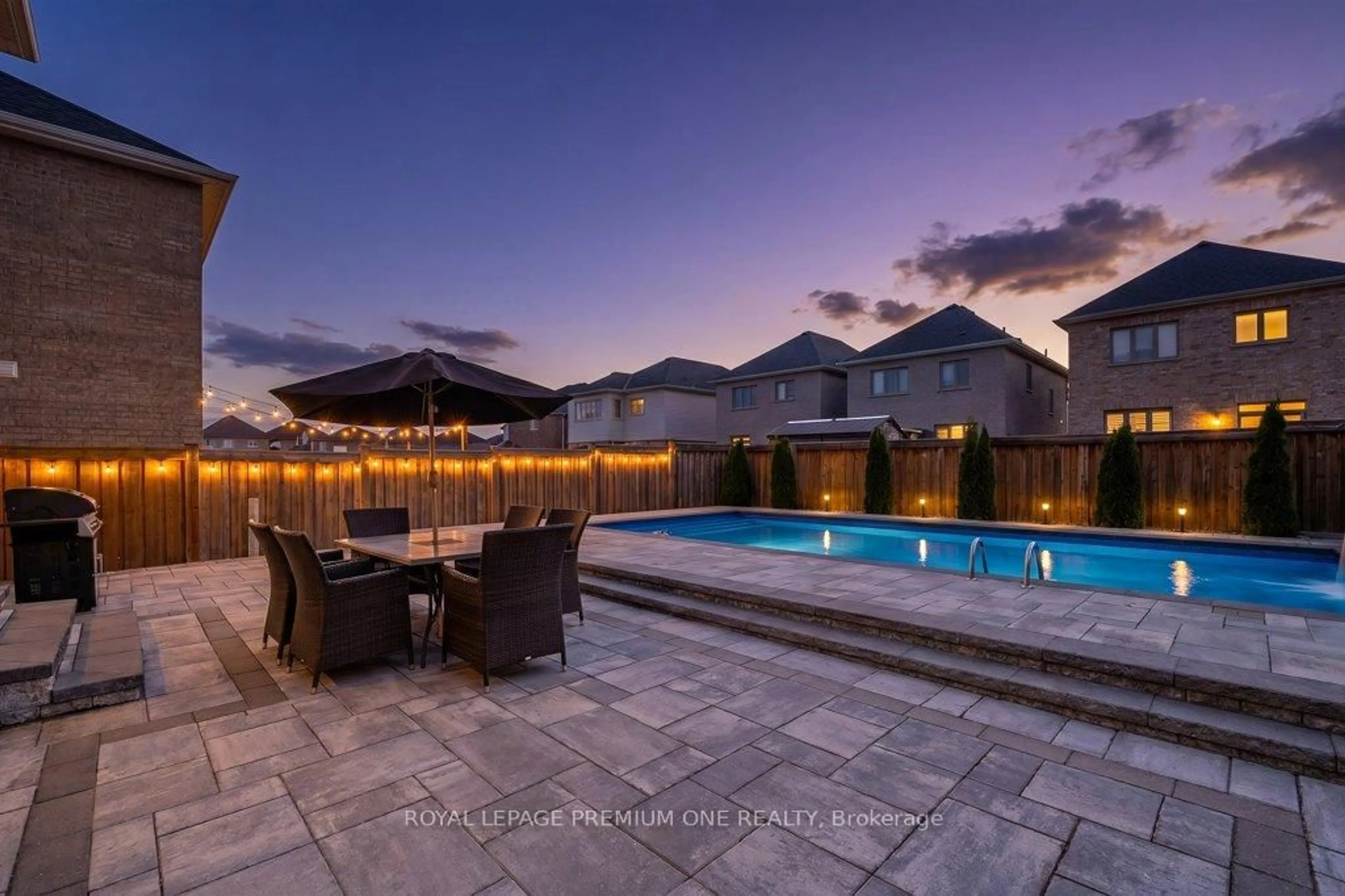 Patio, unknown for 31 Prady Lane, New Tecumseth Ontario L0G 1W0