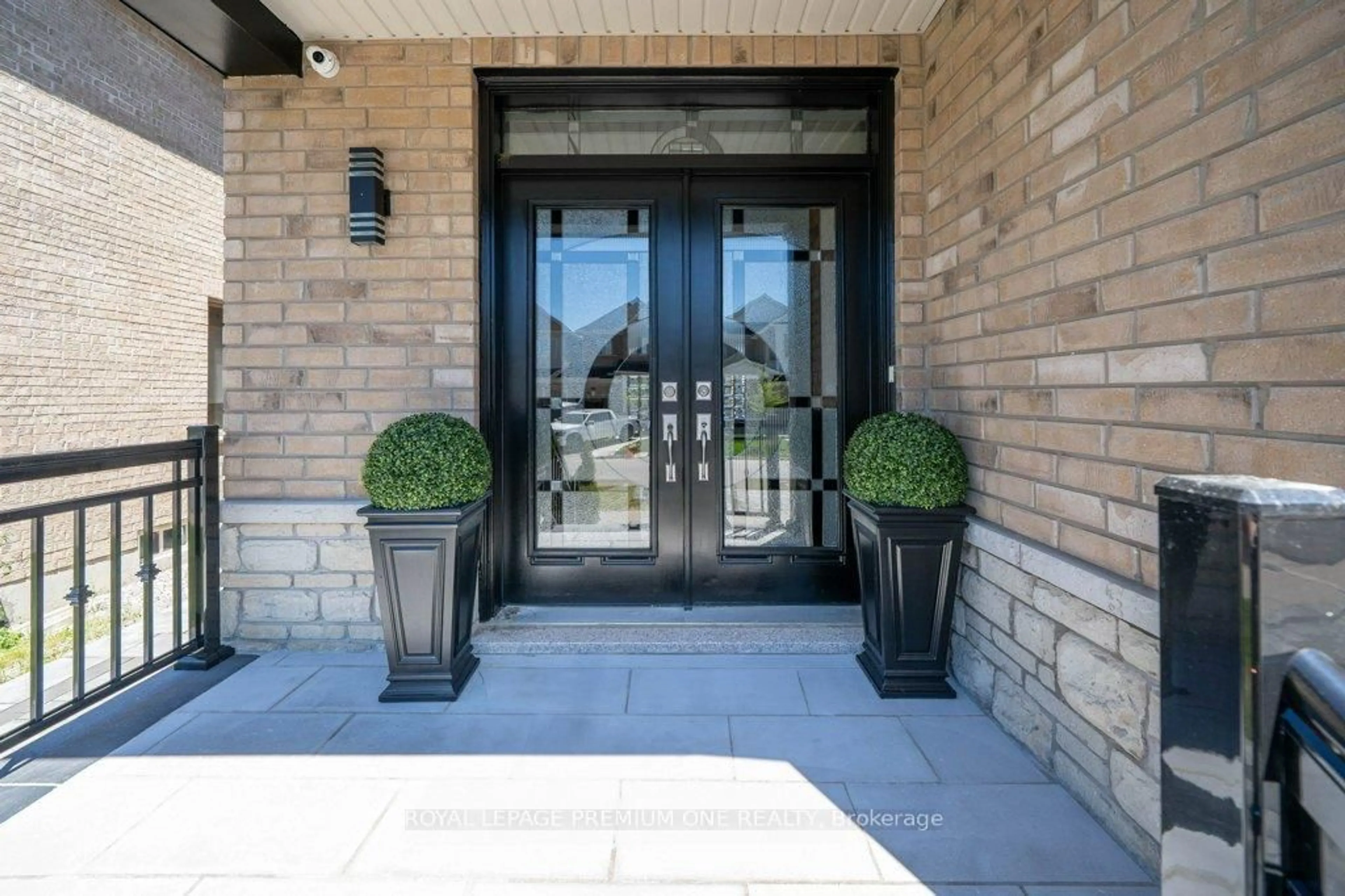 Indoor entryway for 31 Prady Lane, New Tecumseth Ontario L0G 1W0