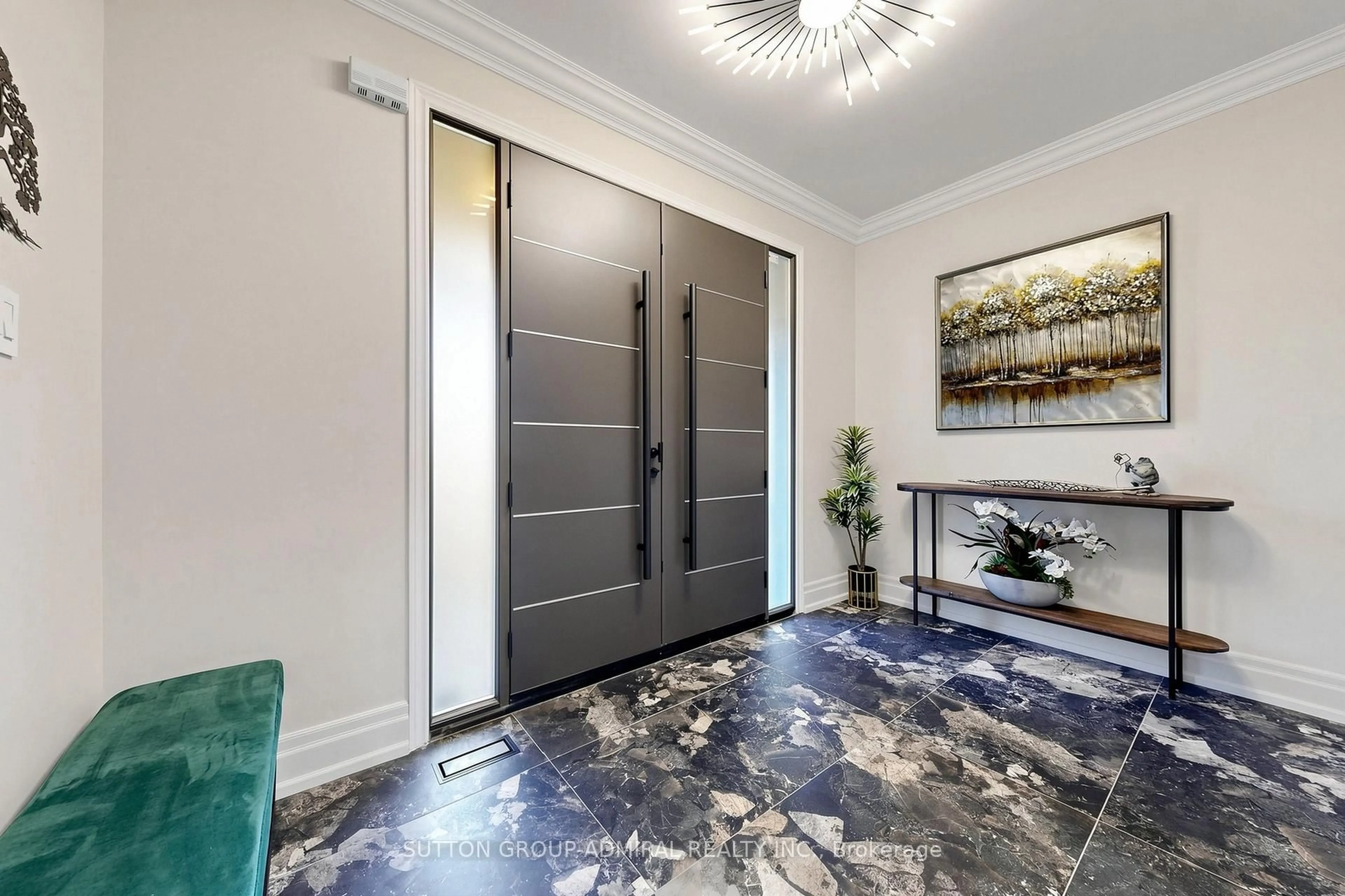 Indoor entryway for 16 Cherry Bush Rd, Vaughan Ontario L6A 0R9