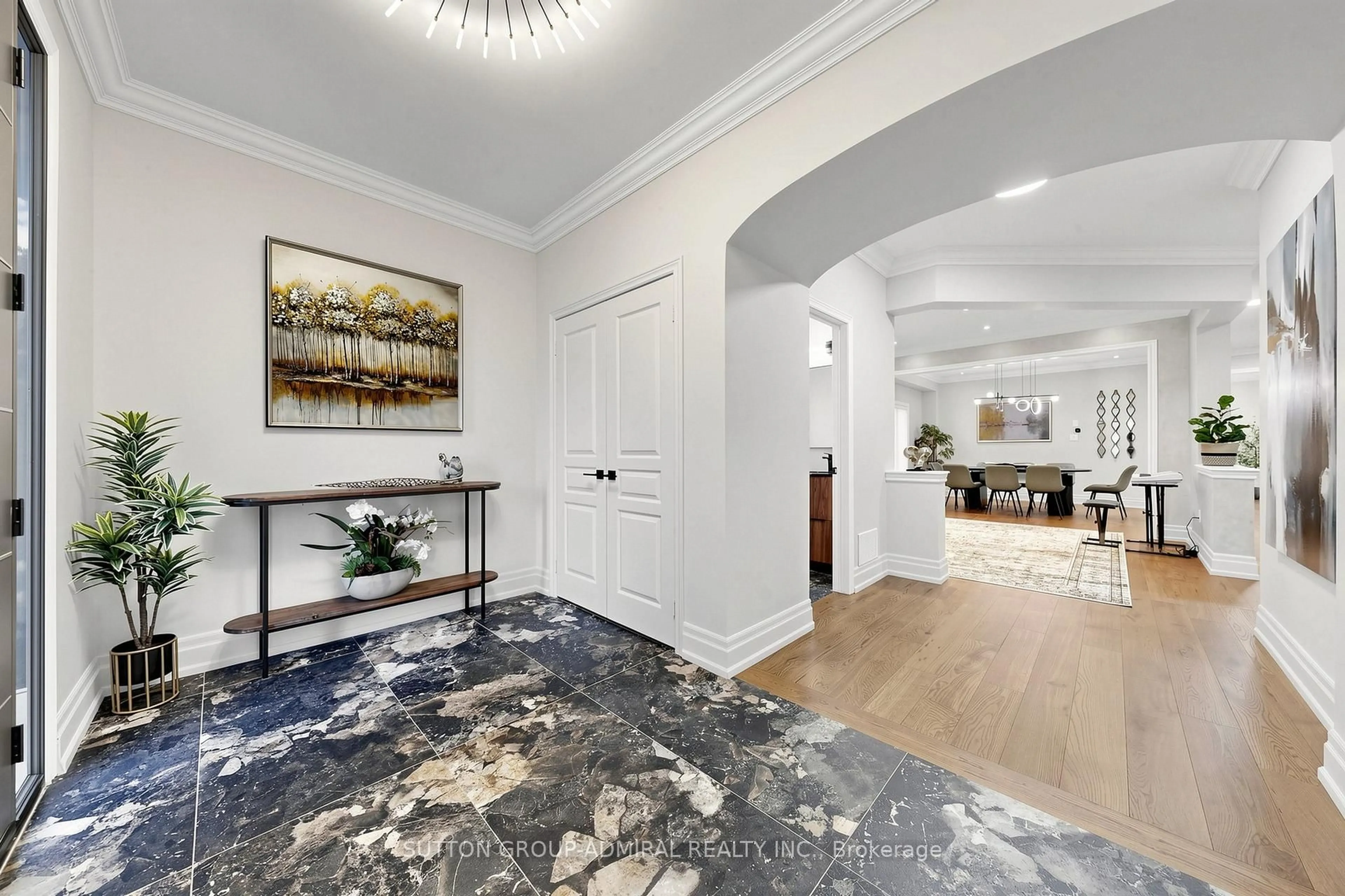 Indoor entryway for 16 Cherry Bush Rd, Vaughan Ontario L6A 0R9