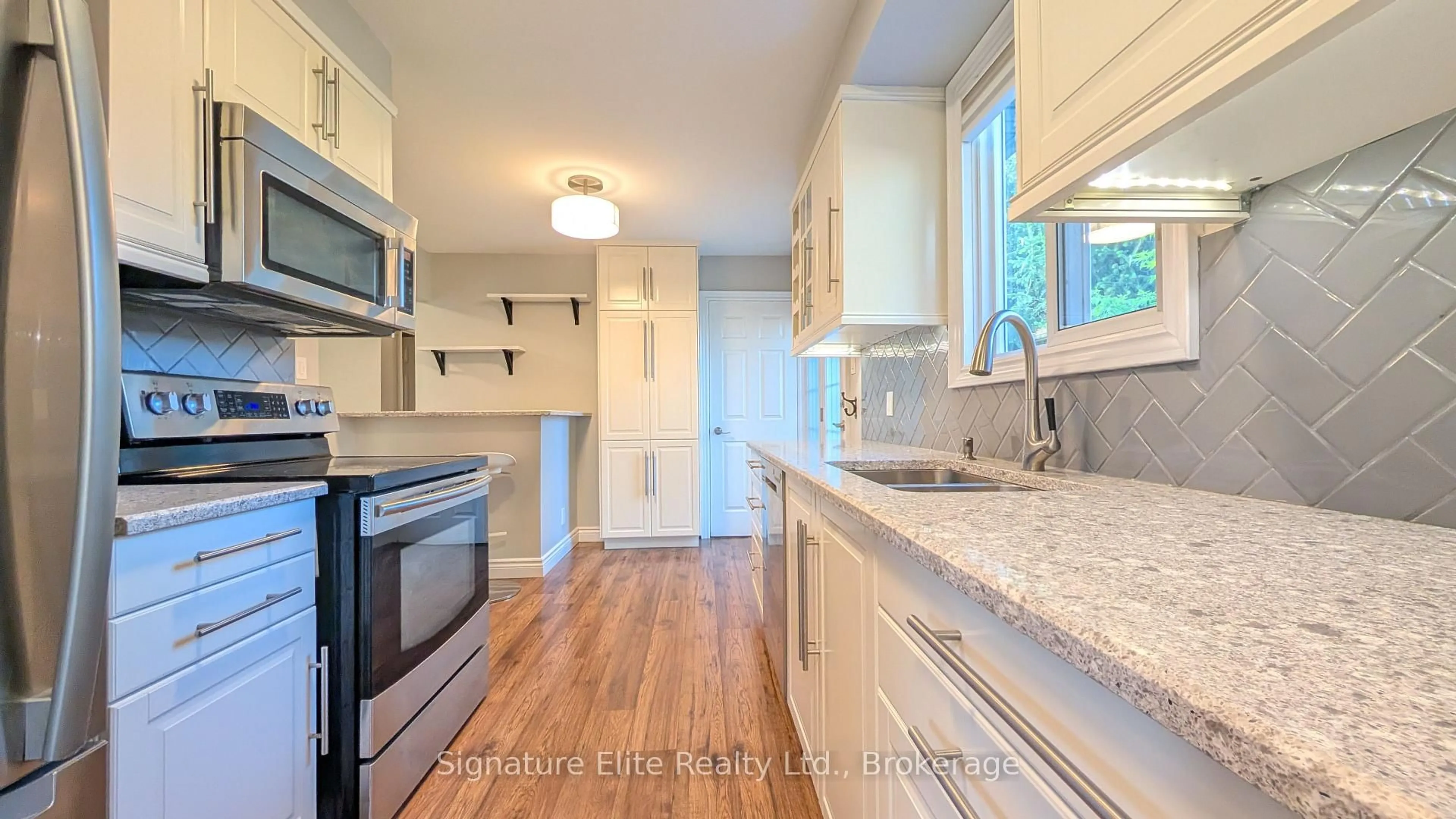 Open concept kitchen, unknown for 40 Smyth Cres, New Tecumseth Ontario L0G 1A0