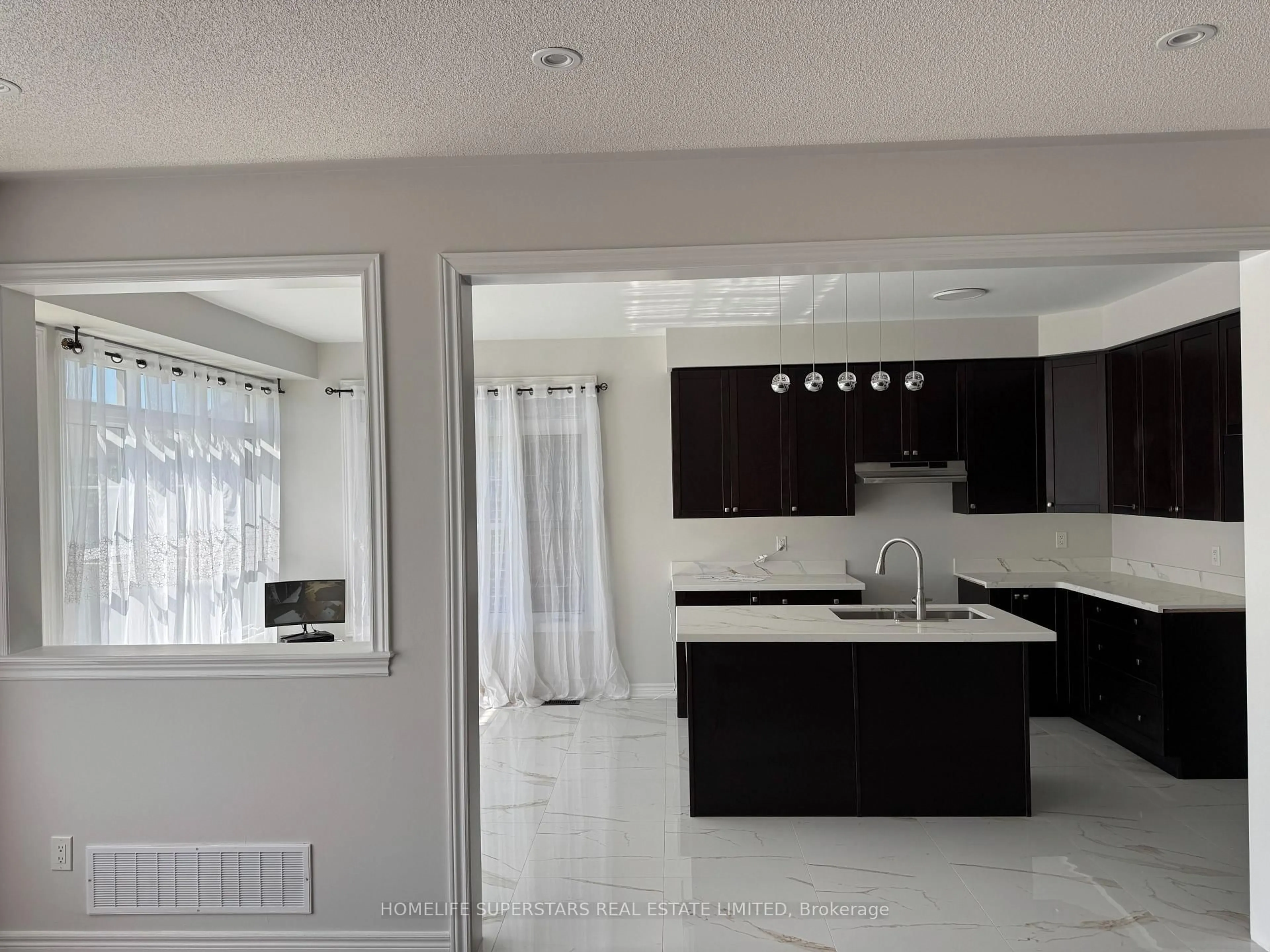 Open concept kitchen, ceramic/tile floor for 84 BELL Ave, New Tecumseth Ontario L9R 0N7