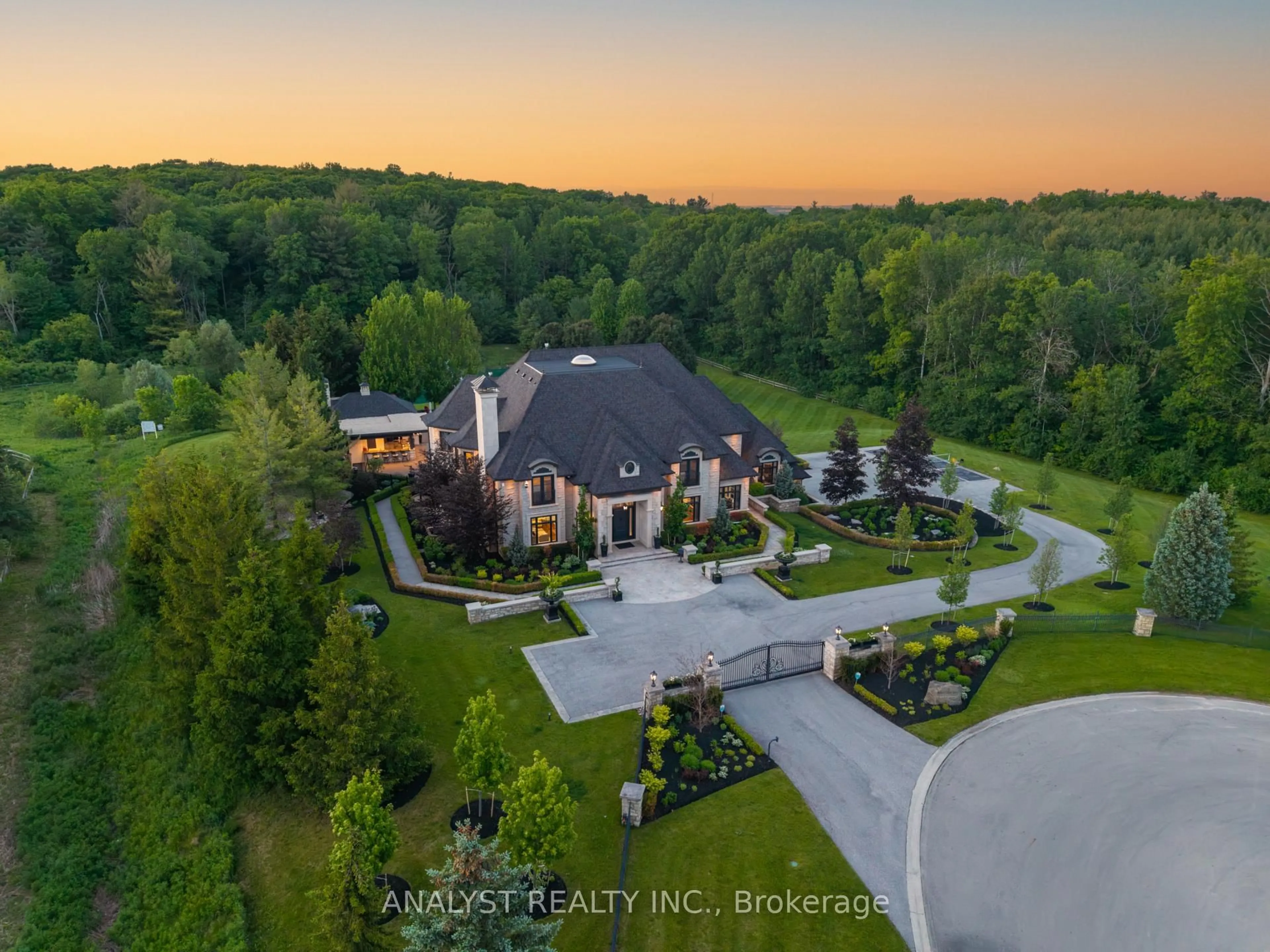 A pic from outside/outdoor area/front of a property/back of a property/a pic from drone, mountain view for 76 Scotch Valley Dr, King Ontario L7B 1L9