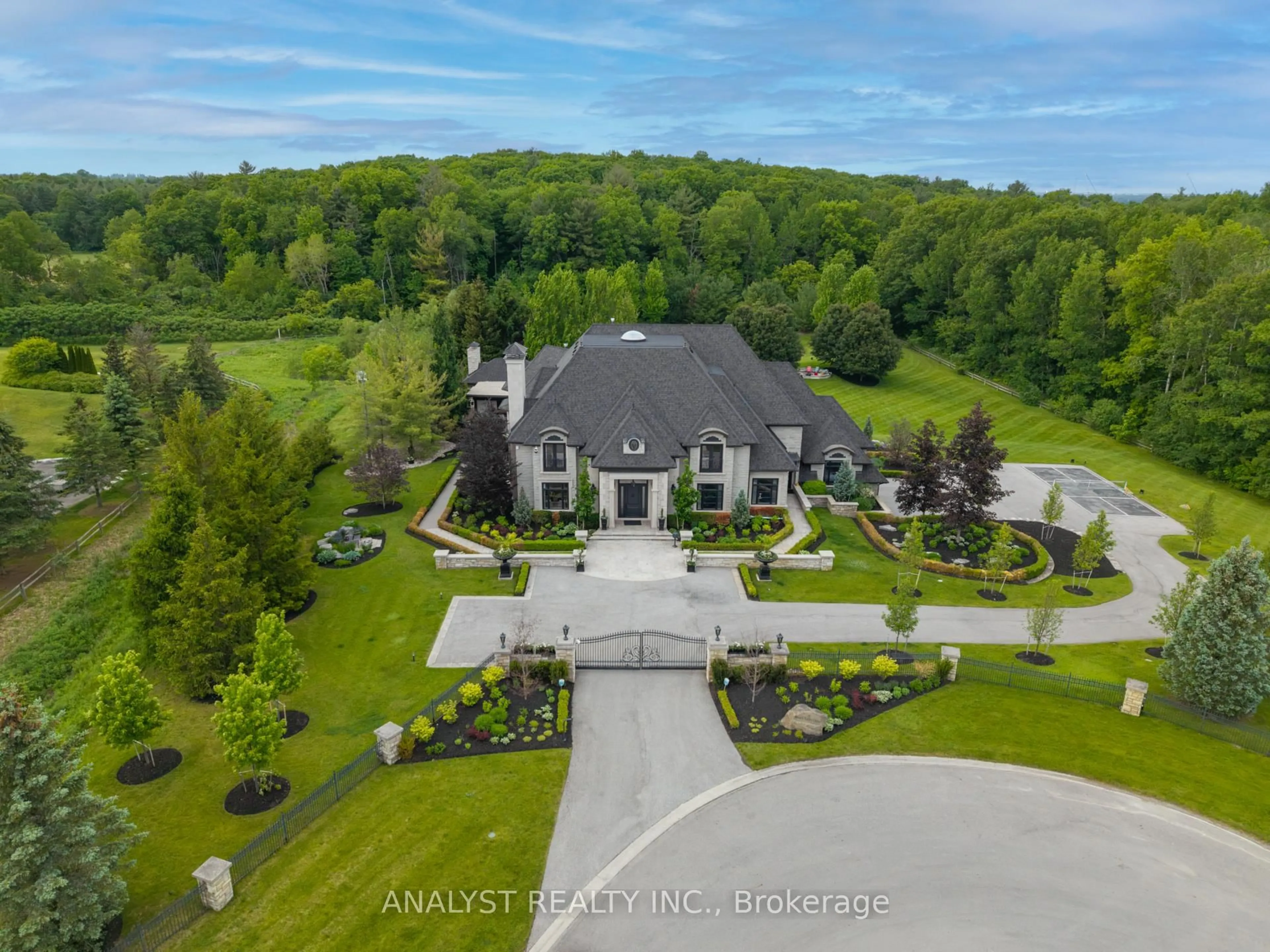 A pic from outside/outdoor area/front of a property/back of a property/a pic from drone, unknown for 76 Scotch Valley Dr, King Ontario L7B 1L9
