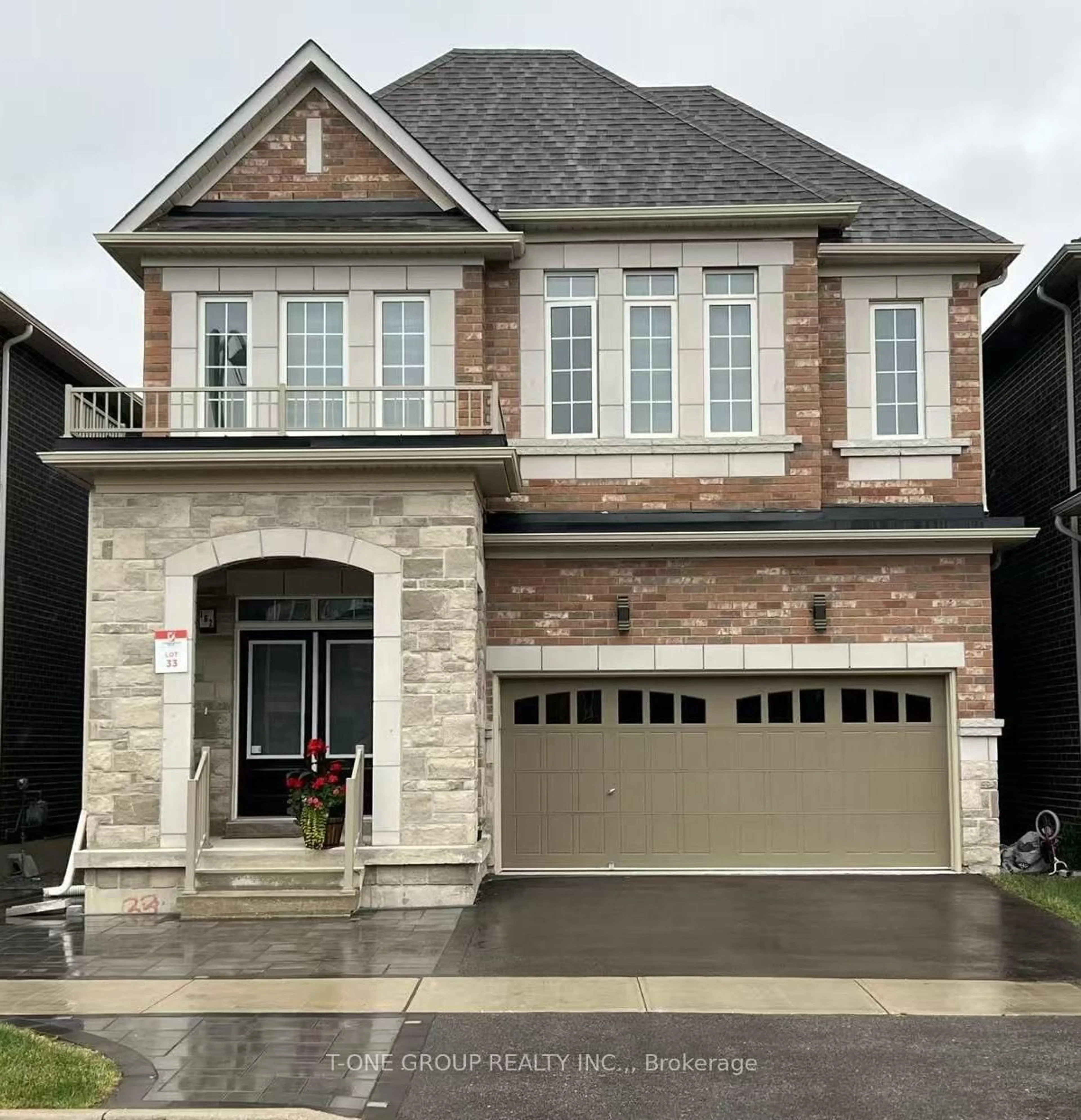 Home with brick exterior material, street for 162 Hartney Dr, Richmond Hill Ontario L4S 0L1