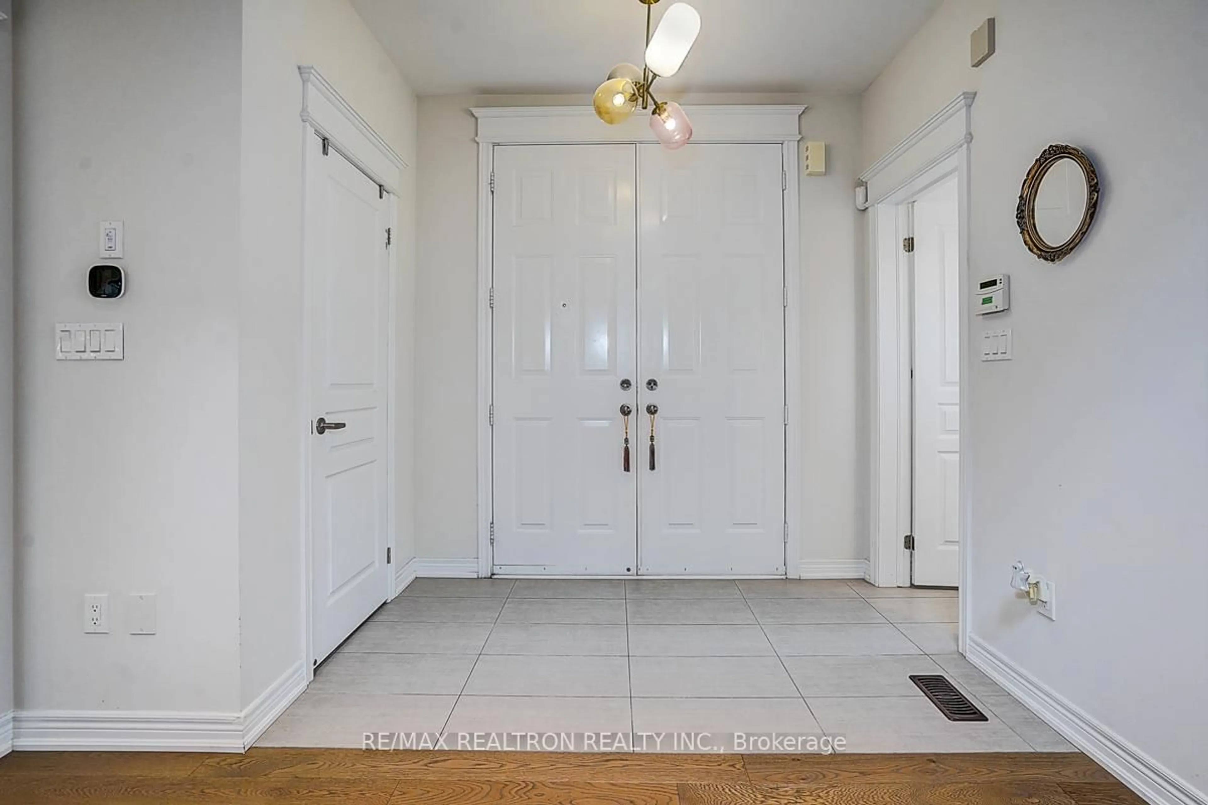 Indoor entryway for 35 Calamint Lane, Richmond Hill Ontario L4E 1C3