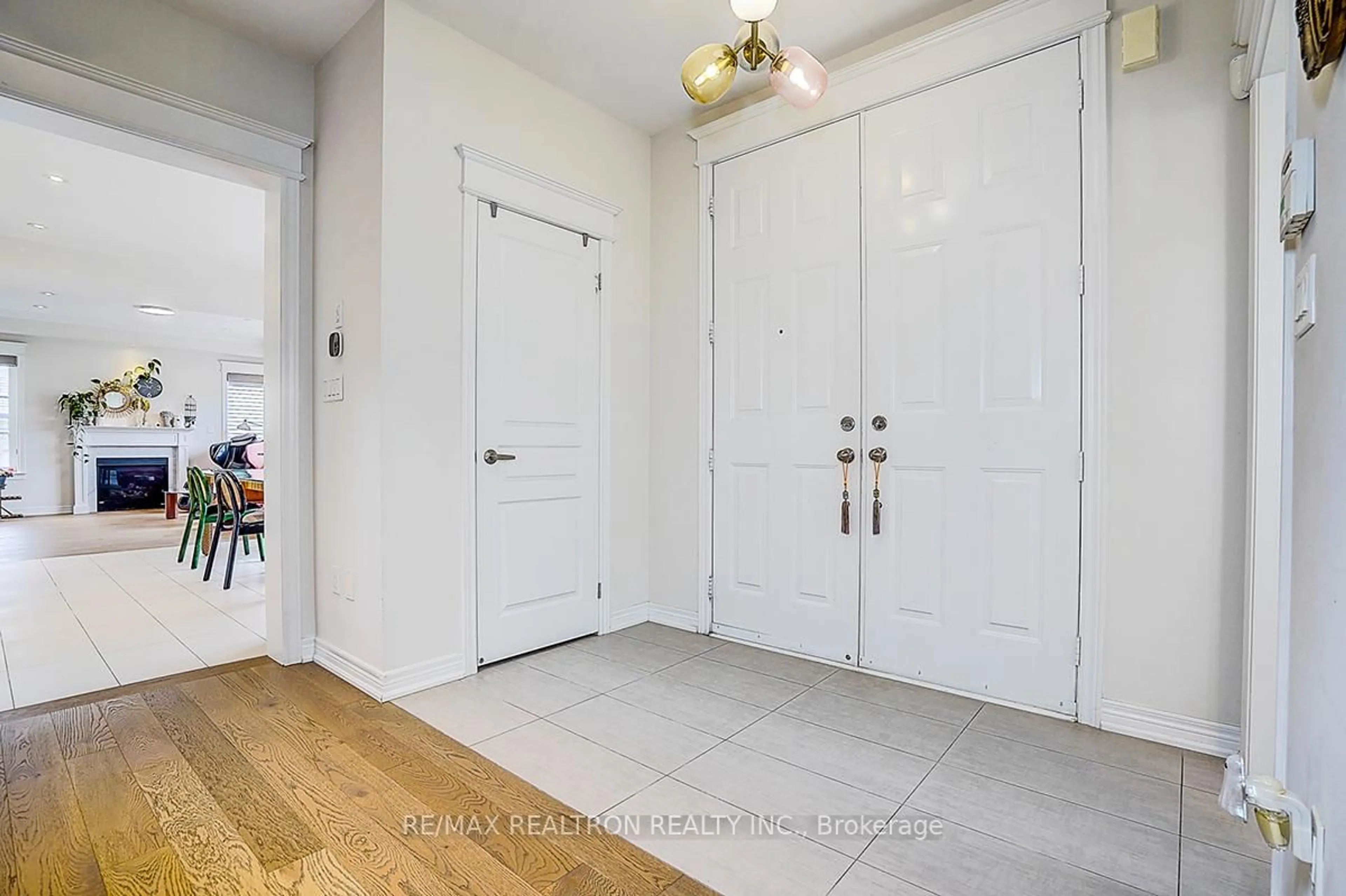 Indoor entryway for 35 Calamint Lane, Richmond Hill Ontario L4E 1C3