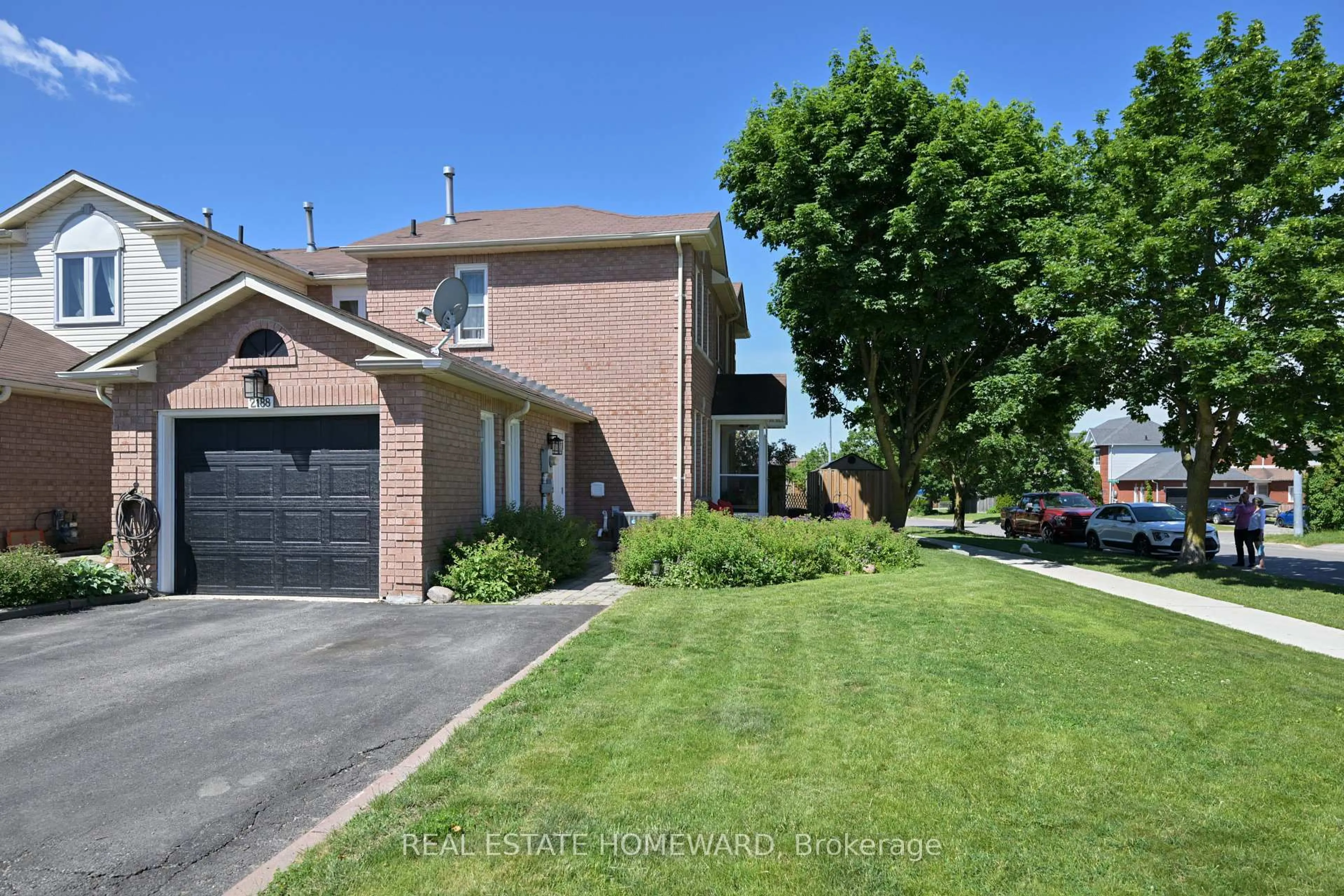 A pic from outside/outdoor area/front of a property/back of a property/a pic from drone, street for 2188 Ferguson St, Innisfil Ontario L9S 1X6