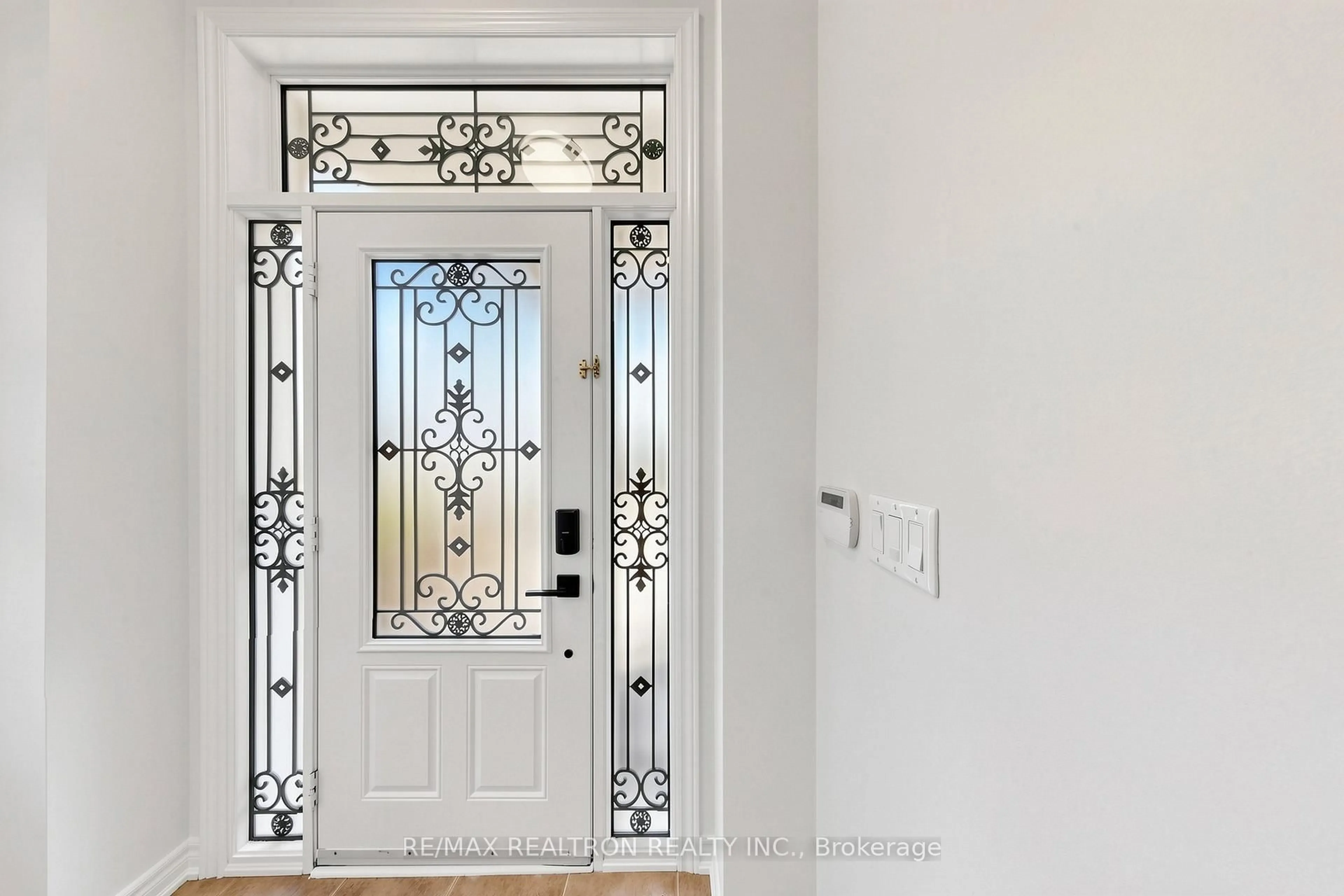 Indoor entryway for 81 Robert Green Cres, Vaughan Ontario L6A 4A9