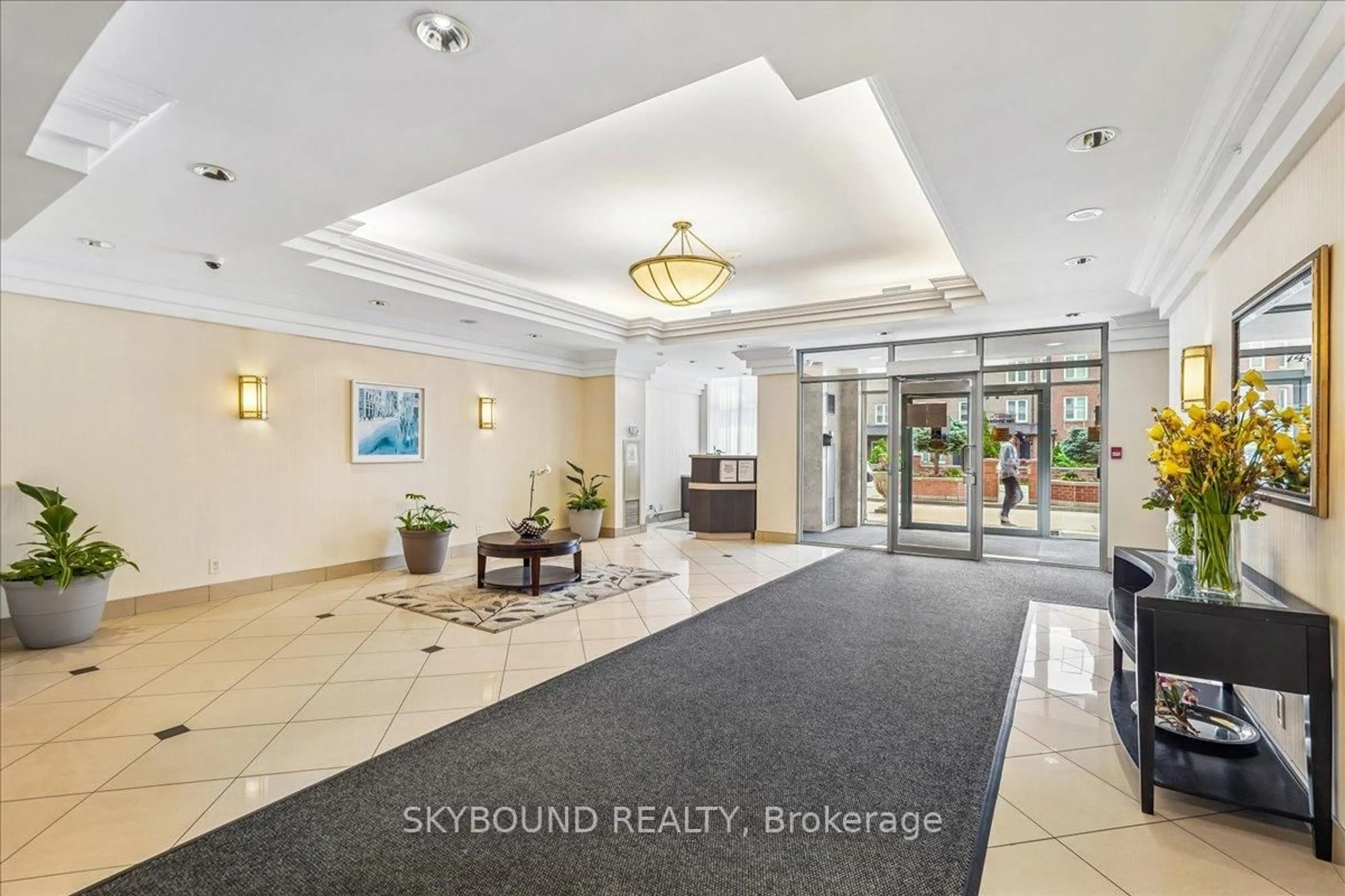 Indoor foyer for 745 New Westminster Dr #308, Vaughan Ontario L4J 8J9