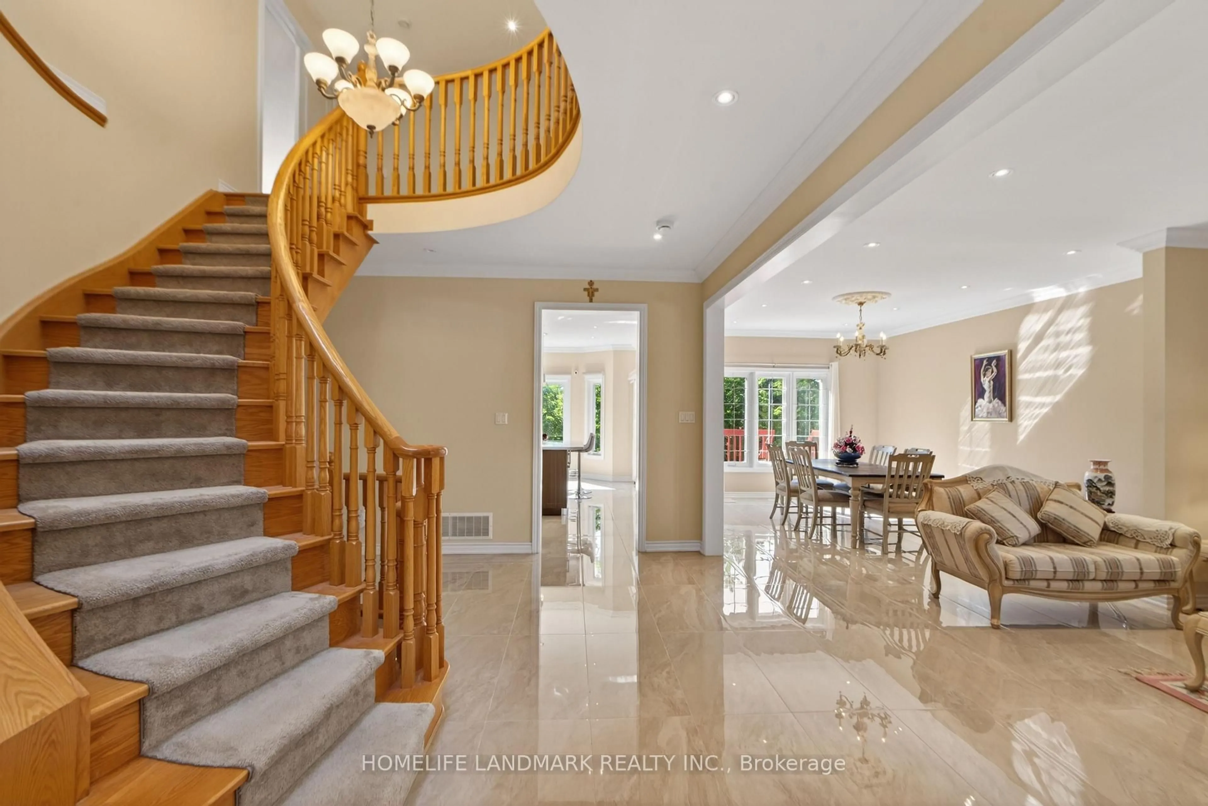 Indoor foyer for 138 Tea Rose St, Markham Ontario L6C 1Y3