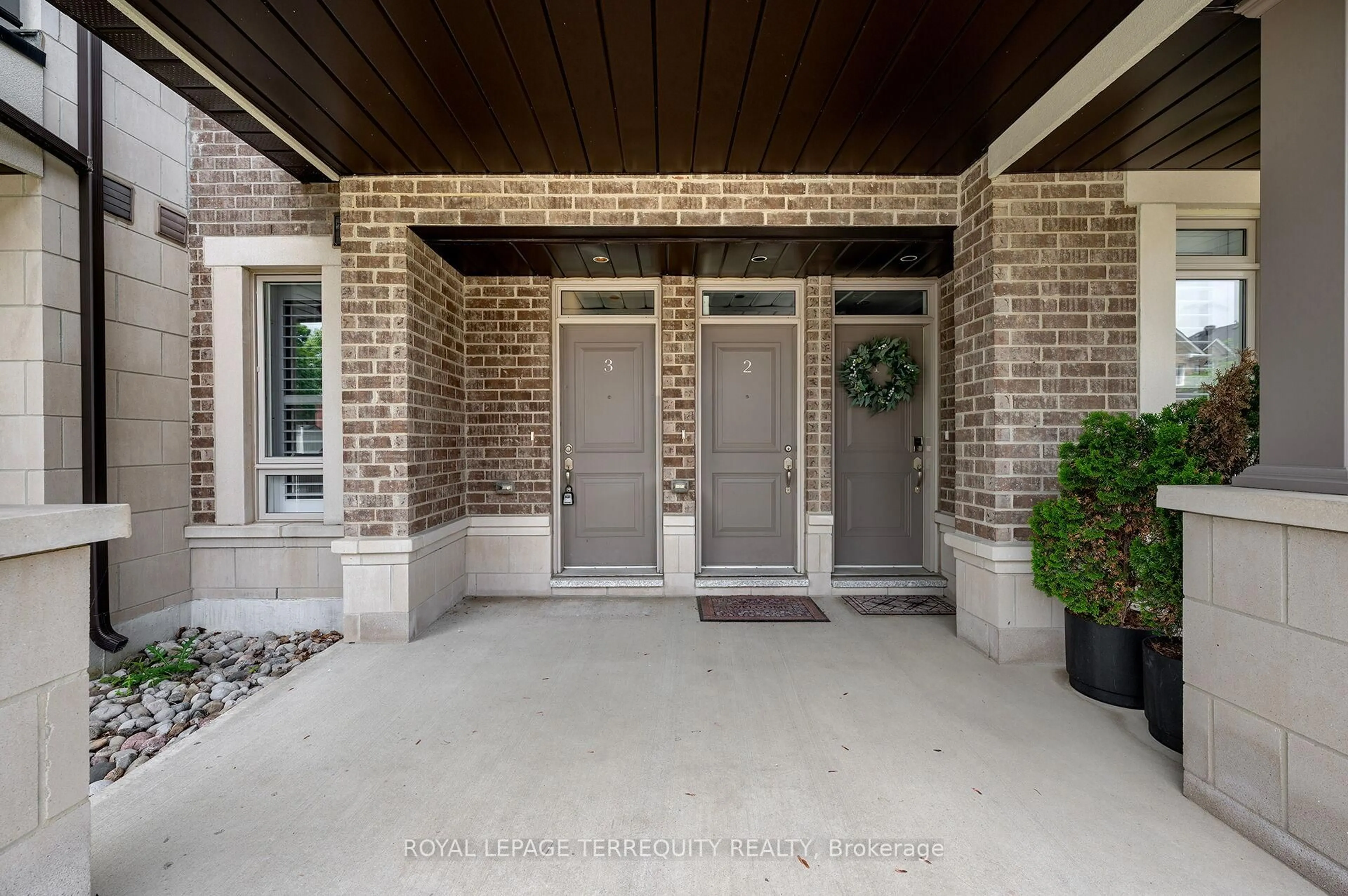 Indoor entryway for 125 Kayla Cres #3, Vaughan Ontario L6A 4W3