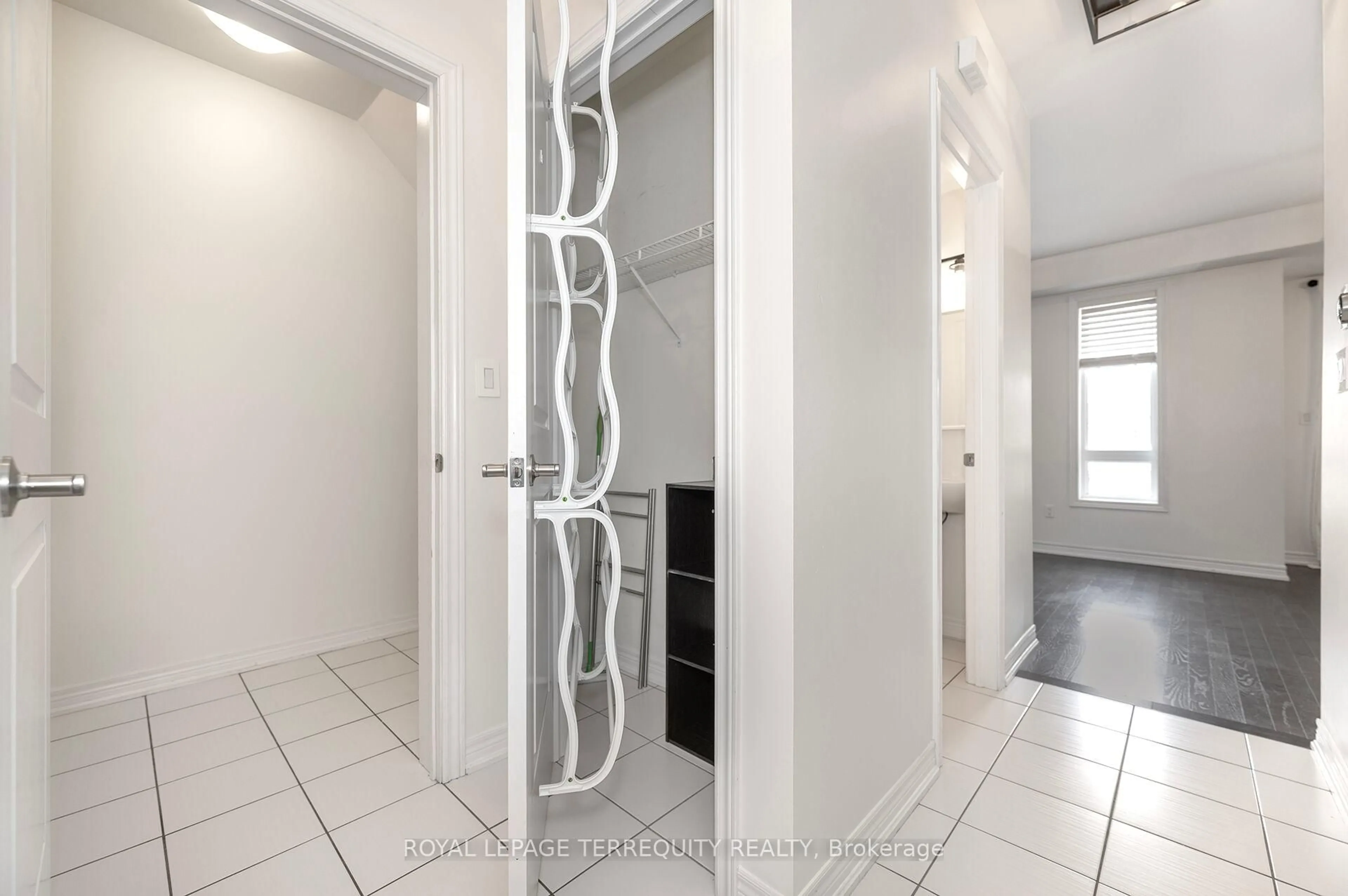 Indoor entryway for 125 Kayla Cres #3, Vaughan Ontario L6A 4W3