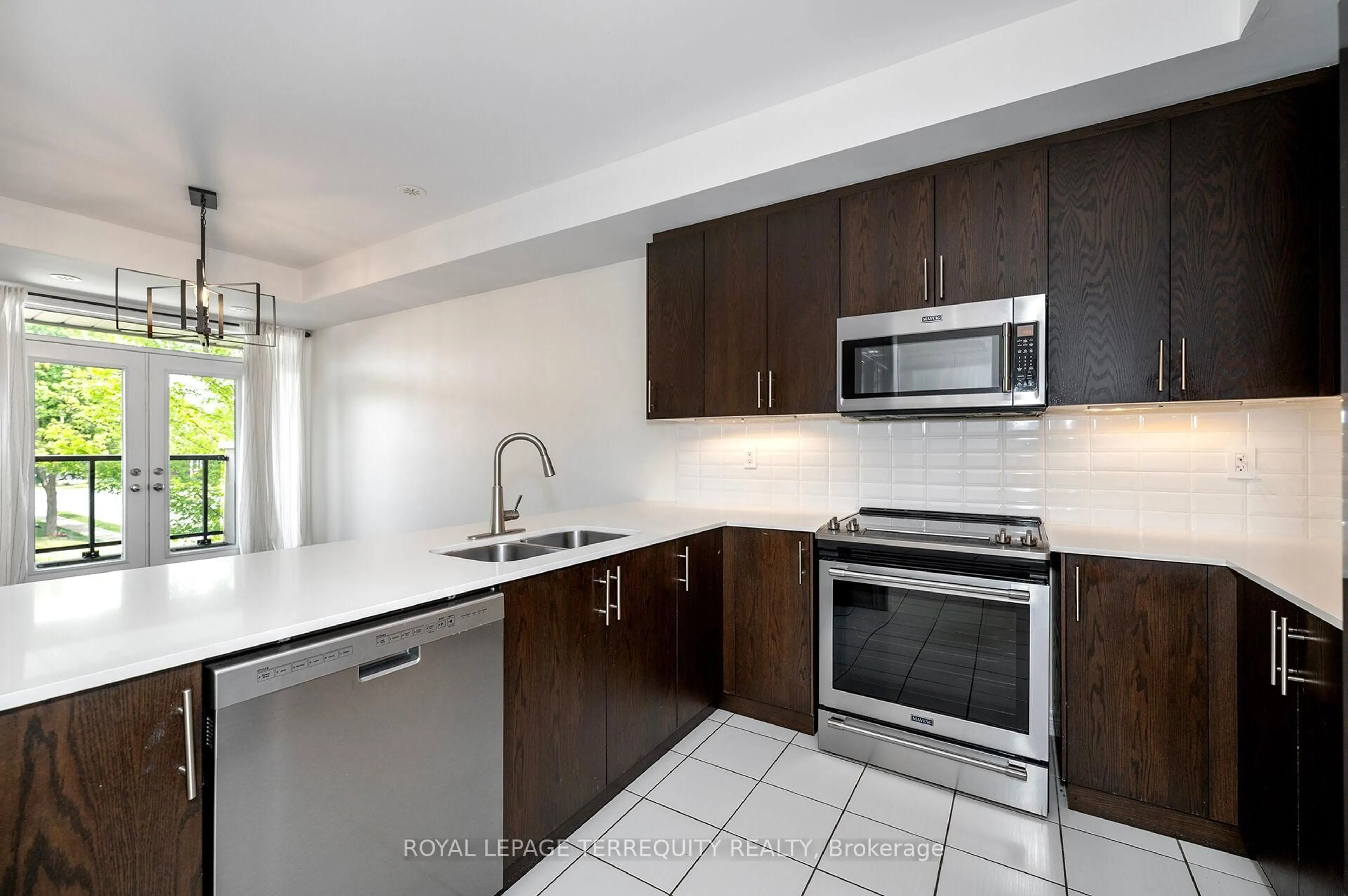 Standard kitchen, unknown for 125 Kayla Cres #3, Vaughan Ontario L6A 4W3