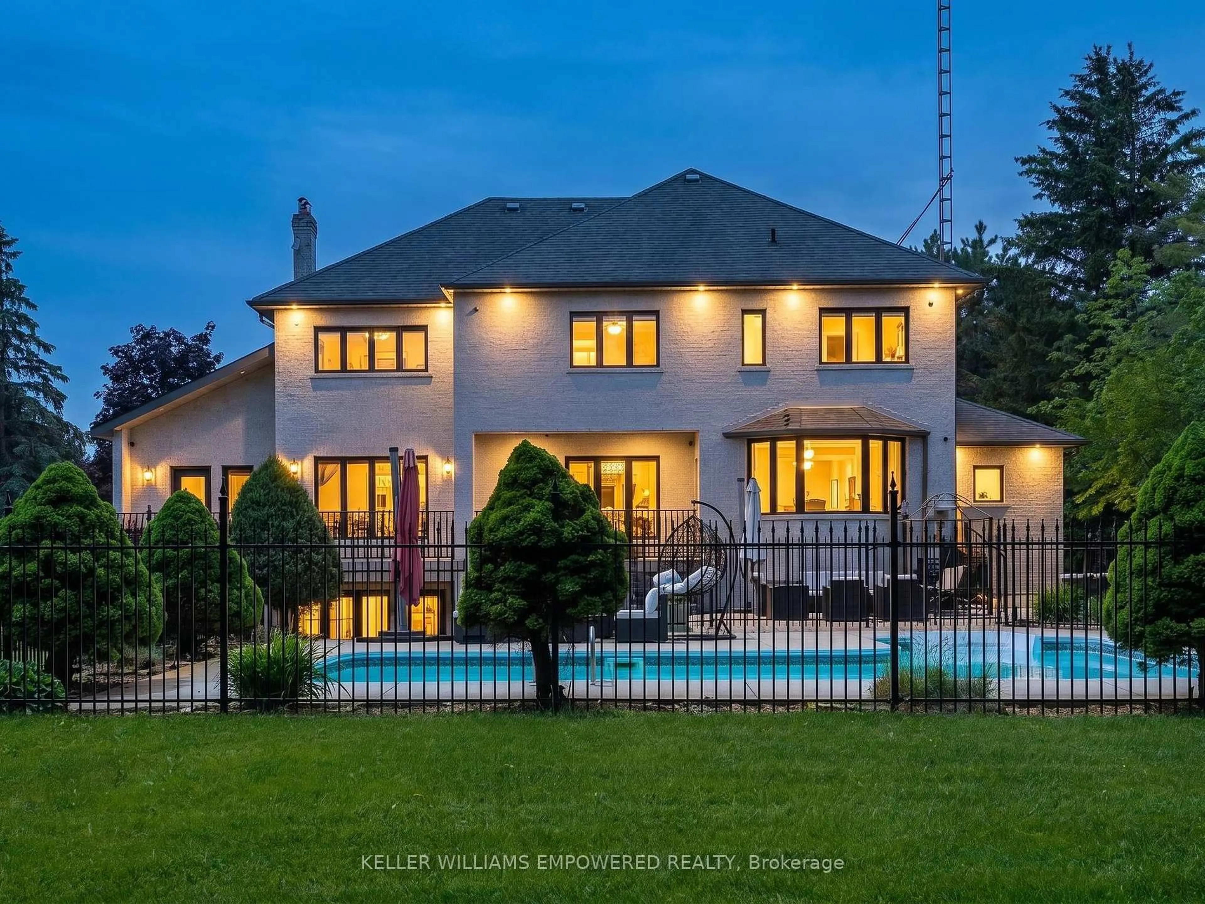 A pic from outside/outdoor area/front of a property/back of a property/a pic from drone, unknown for 75 Rachelle Crt, Vaughan Ontario L4L 1A6