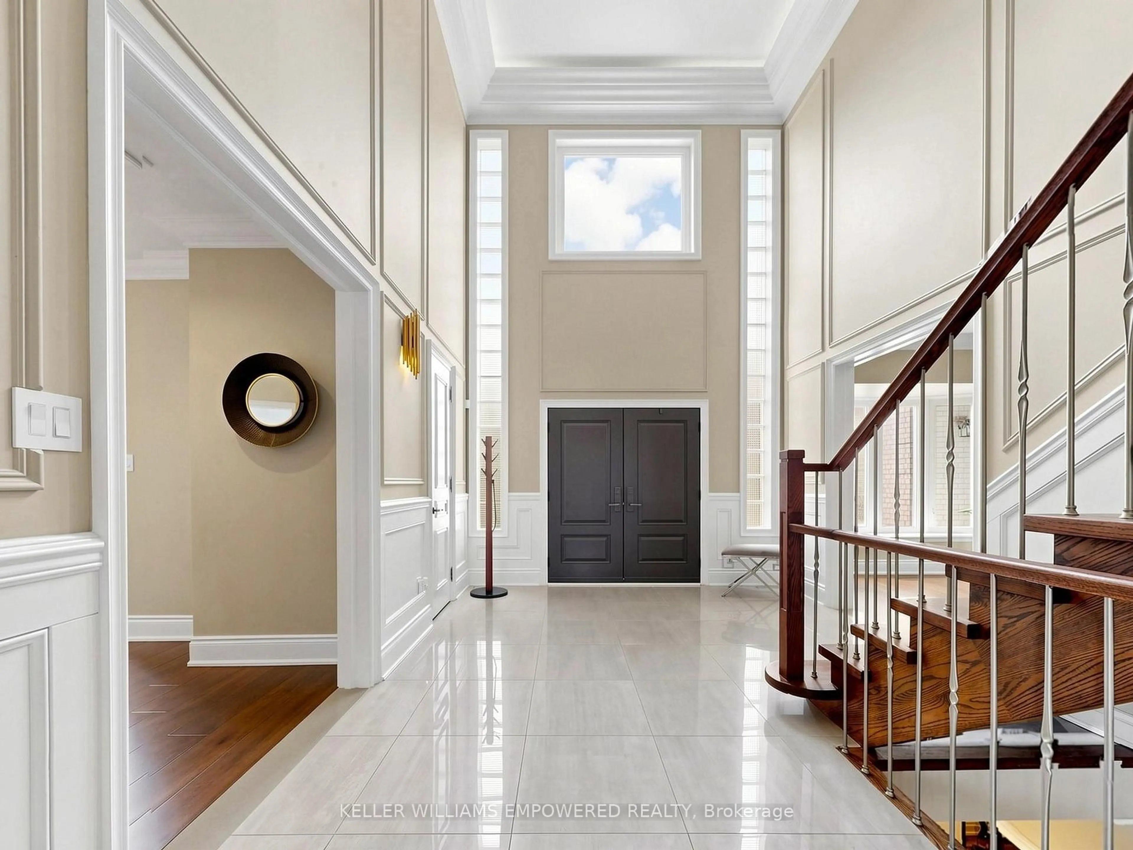 Indoor entryway for 75 Rachelle Crt, Vaughan Ontario L4L 1A6