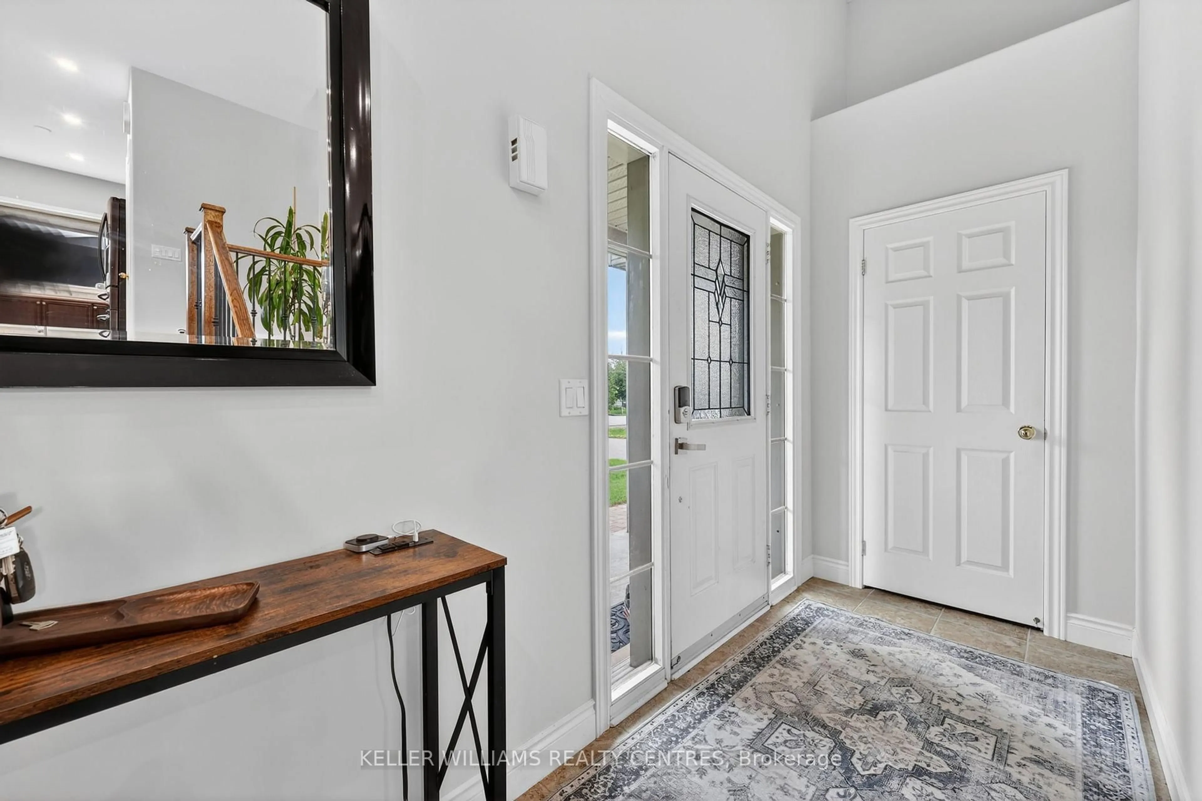 Indoor entryway for 1655 St. John's Rd, Innisfil Ontario L9S 1S5