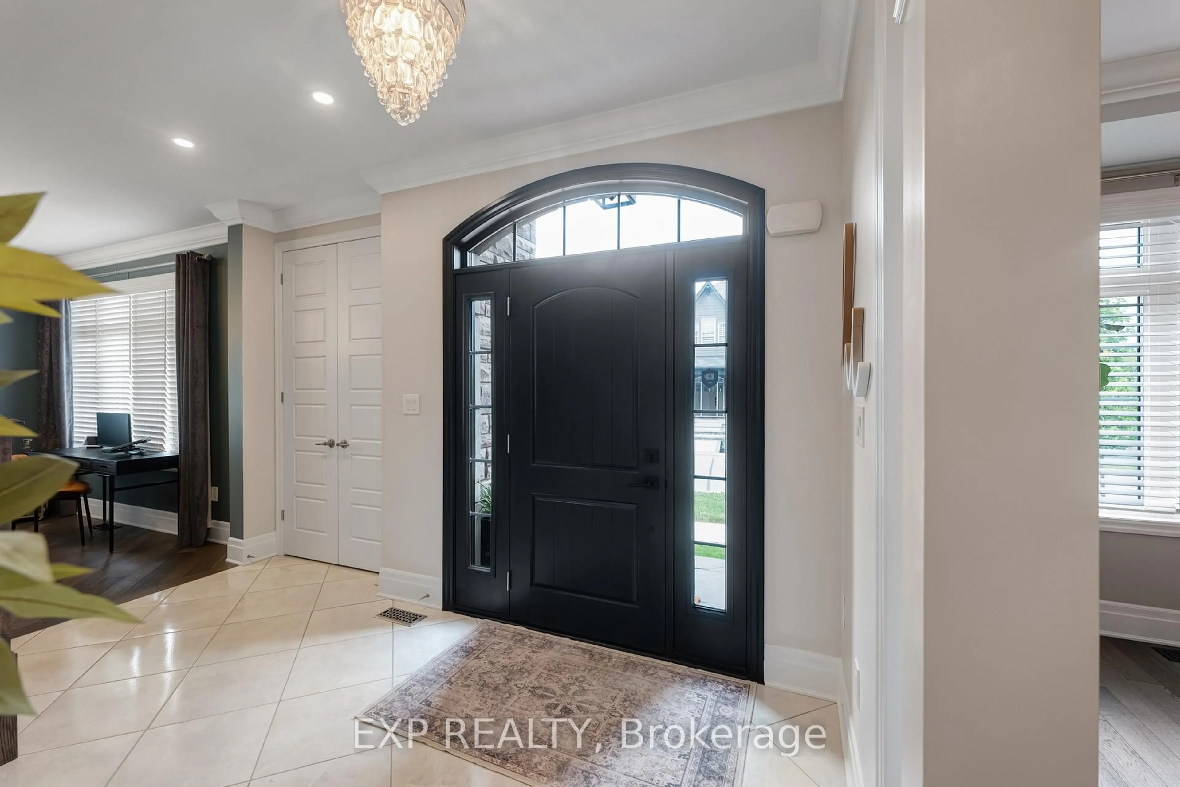Indoor entryway for 166 Baber Cres, Aurora Ontario L4G 0Y6