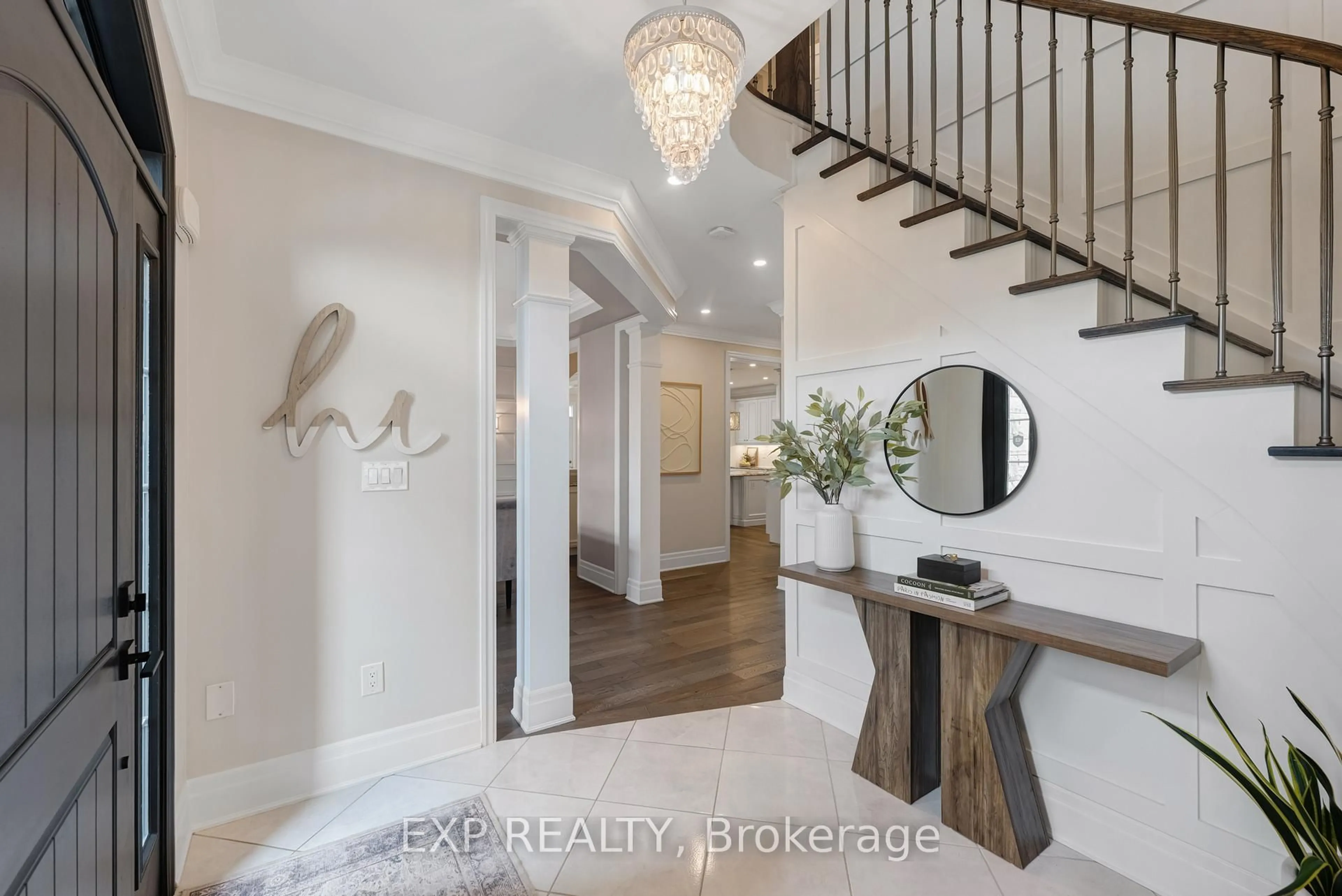 Indoor entryway for 166 Baber Cres, Aurora Ontario L4G 0Y6