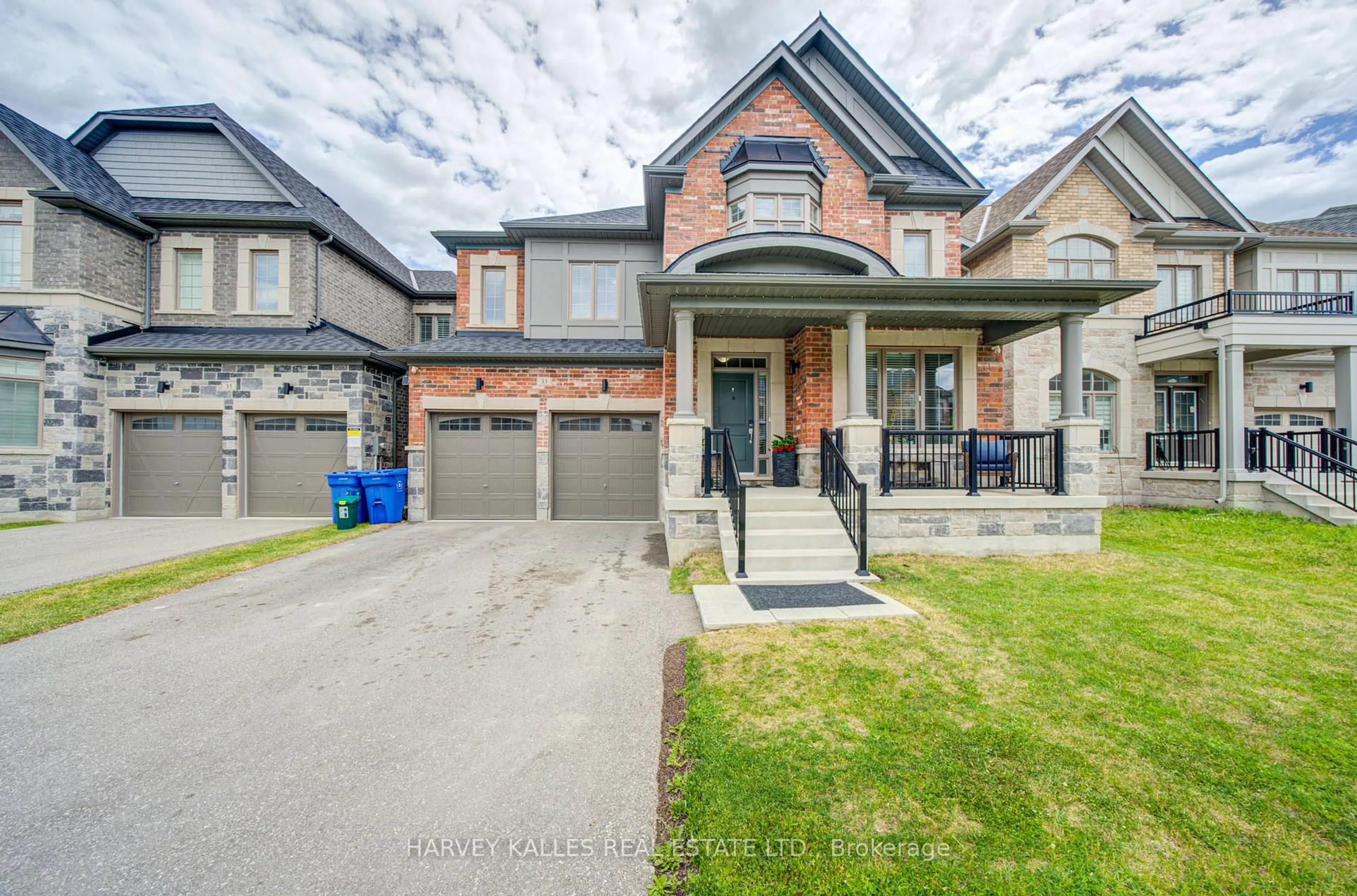 Home with brick exterior material, street for 33 Concert Hill Way, East Gwillimbury Ontario L9N 0W9