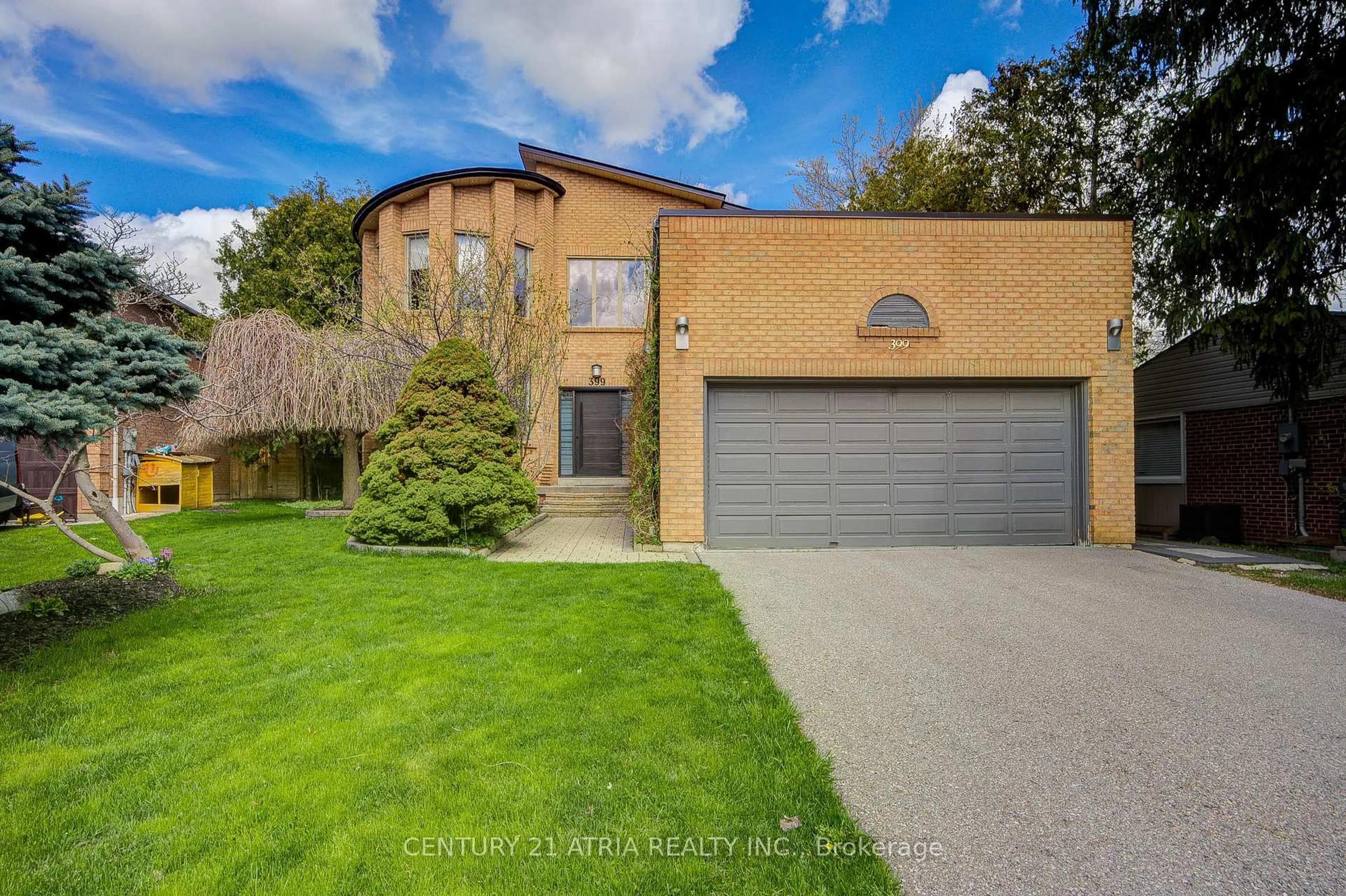 Home with brick exterior material, street for 399 Tareyton Rd, Richmond Hill Ontario L4C 3X8