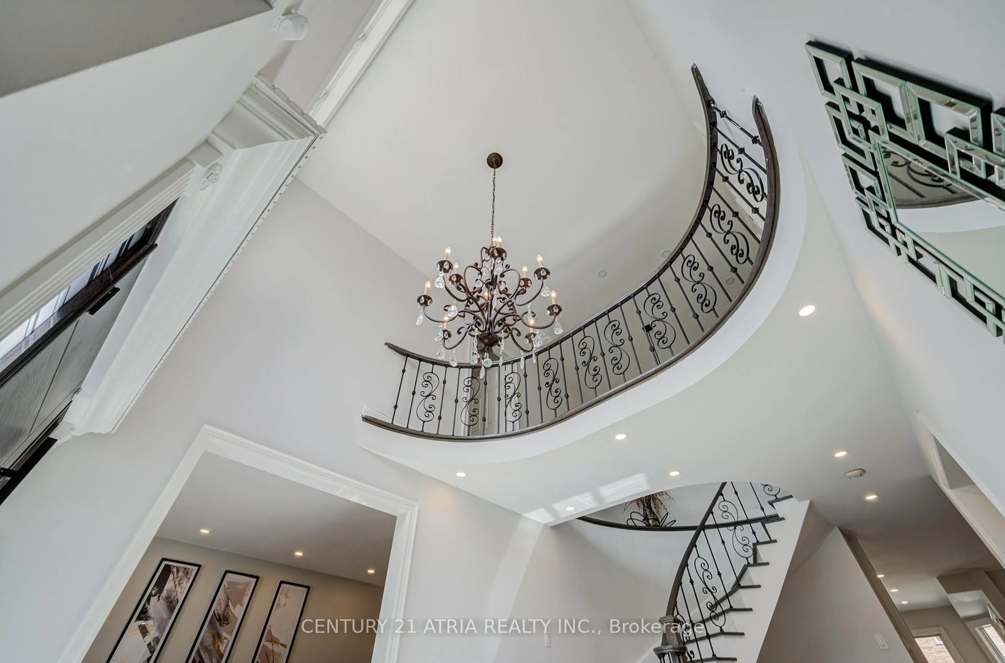 Indoor foyer for 399 Tareyton Rd, Richmond Hill Ontario L4C 3X8