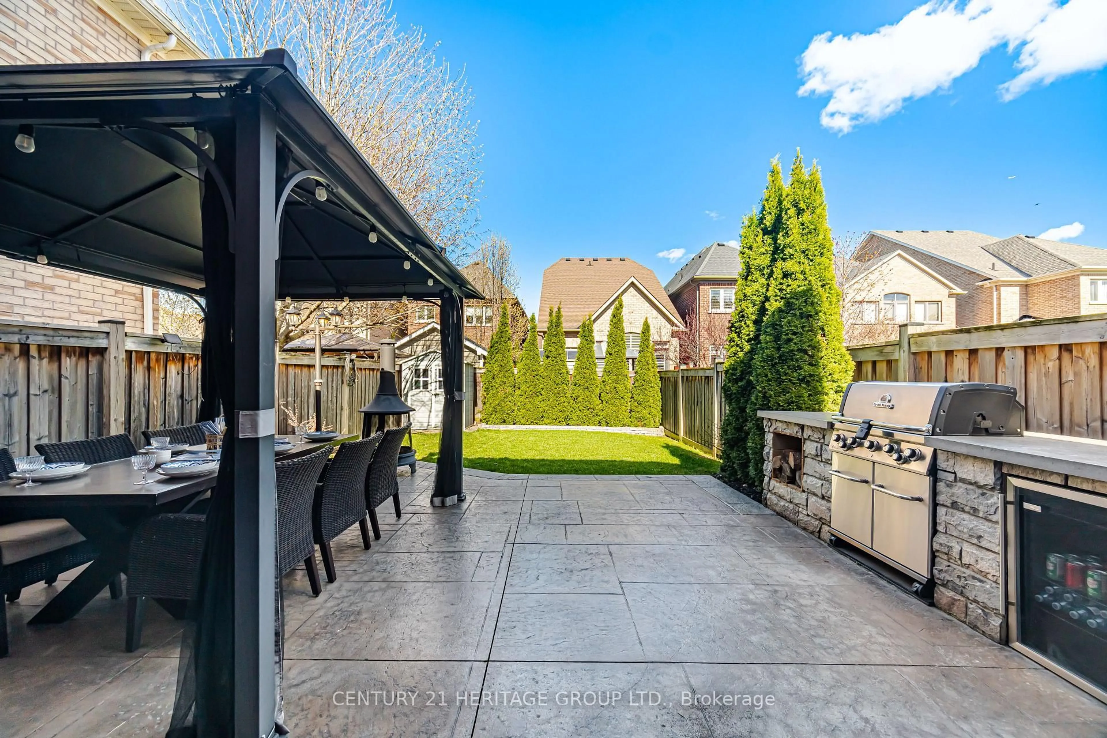Patio, street for 37 Stan Roots St, King Ontario L7B 0C3