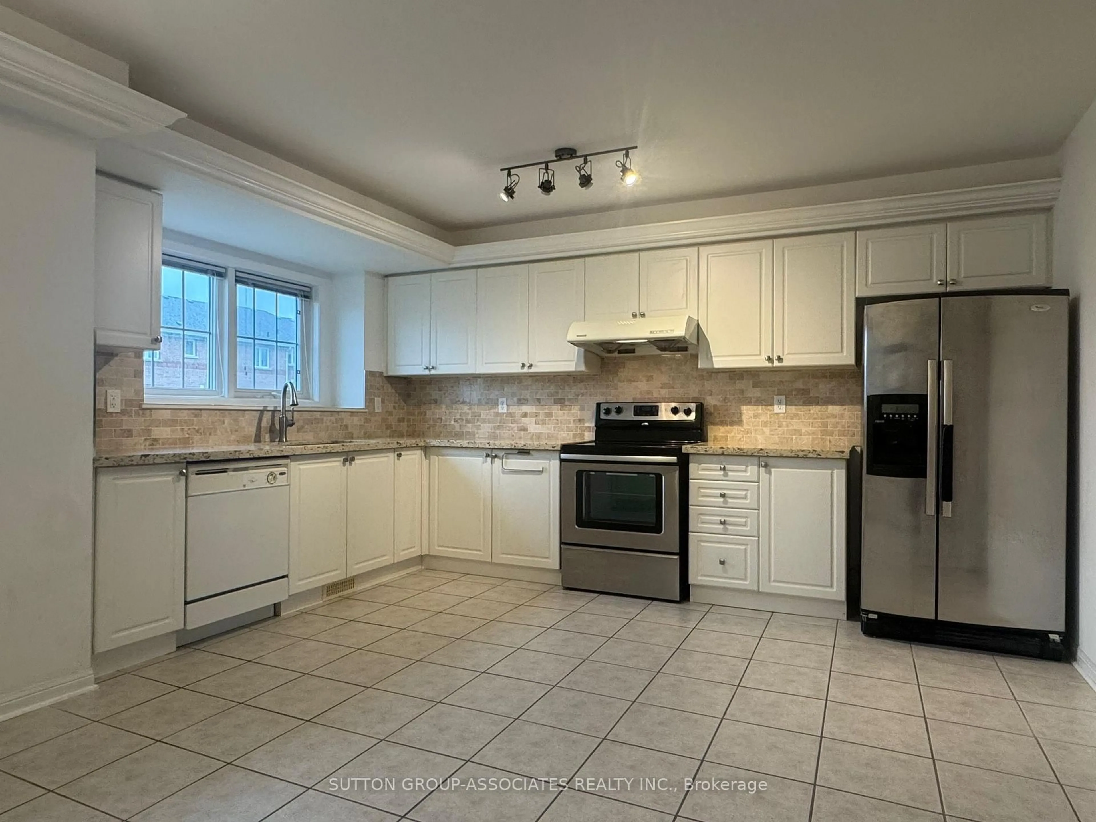 Standard kitchen, ceramic/tile floor for 11 Nakina Way, Markham Ontario L3R 5Y7