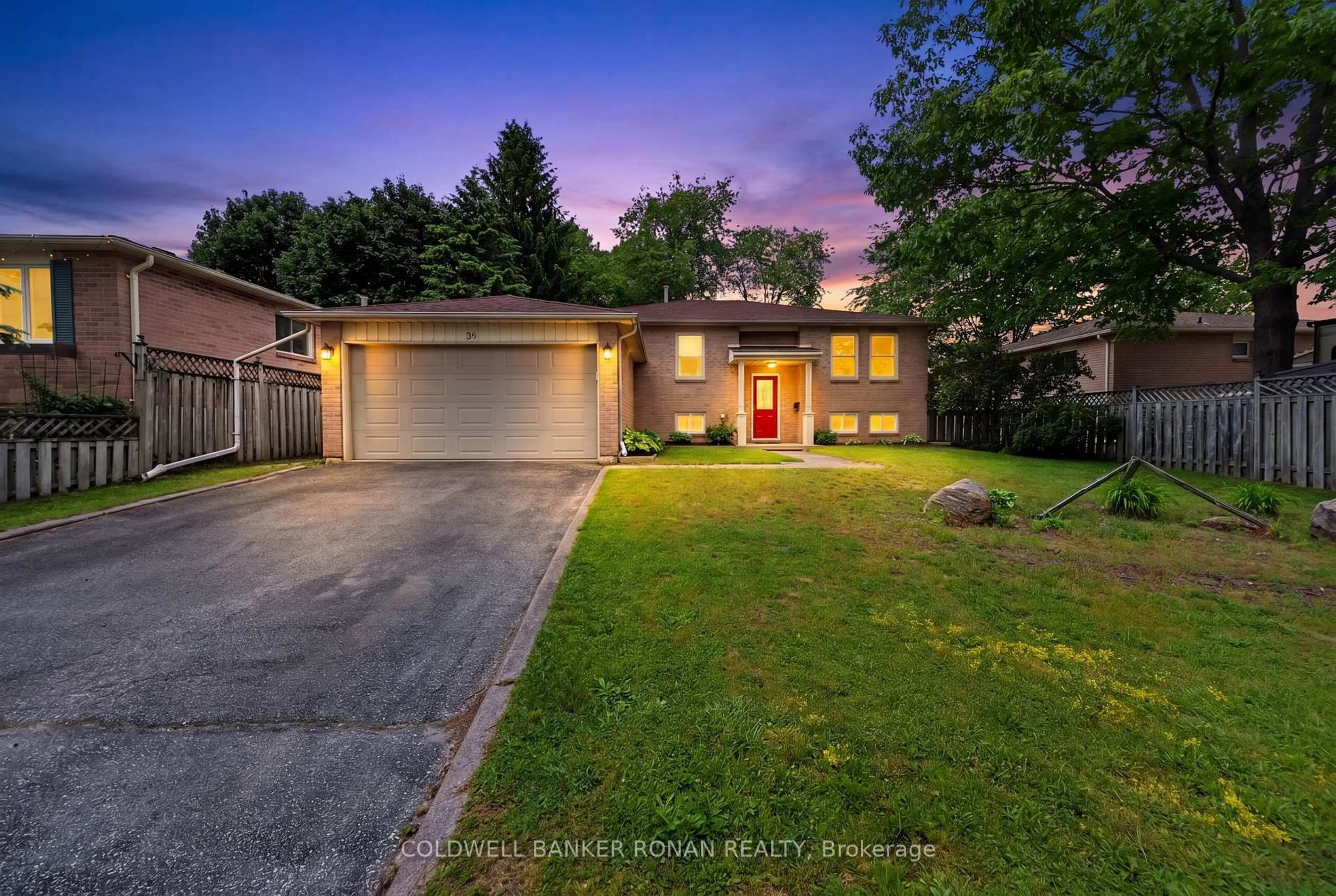 A pic from outside/outdoor area/front of a property/back of a property/a pic from drone, street for 36 McCarthy Cres, Essa Ontario L3W 0J6