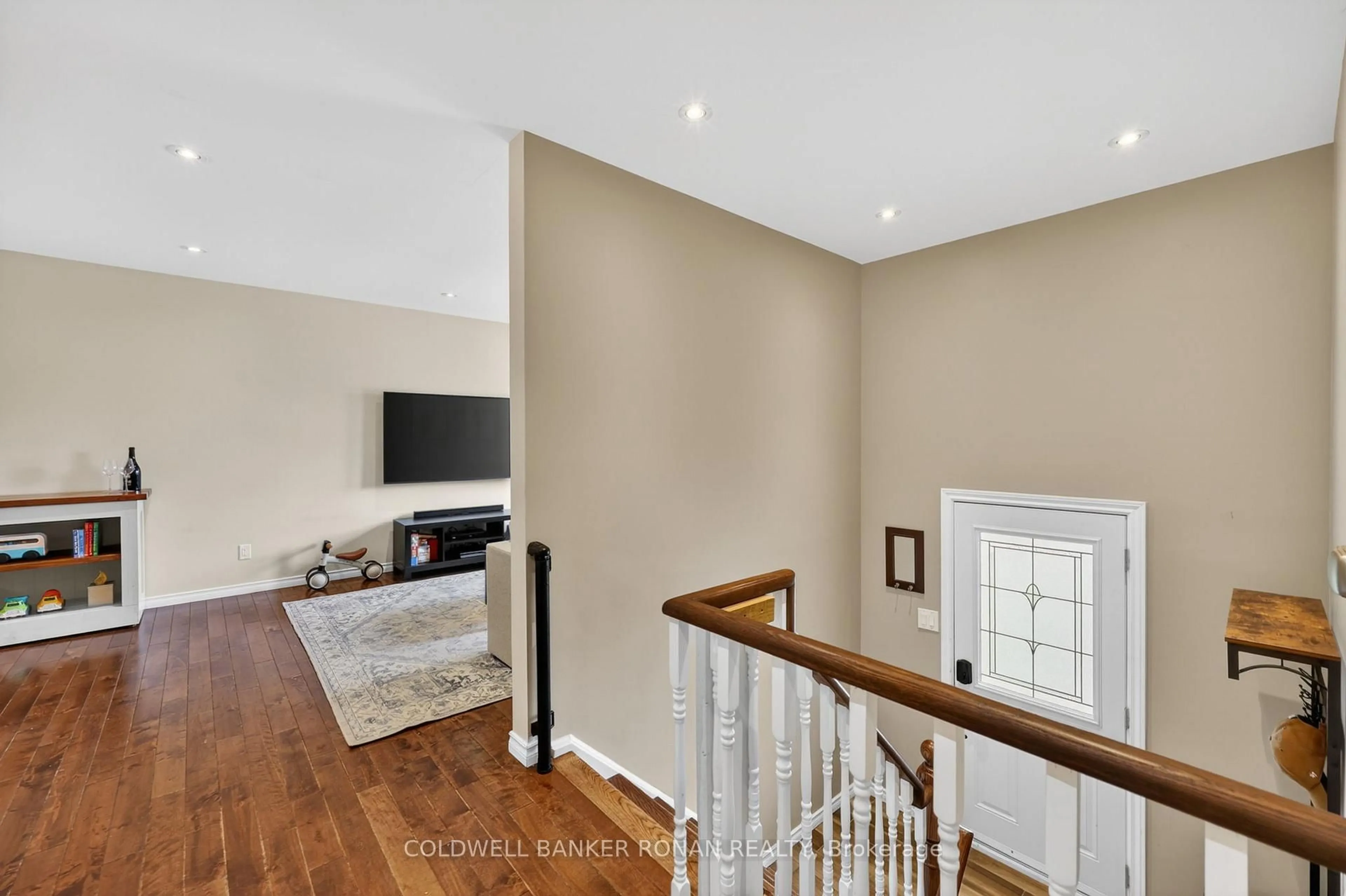 Unknown for 36 McCarthy Cres, Essa Ontario L3W 0J6