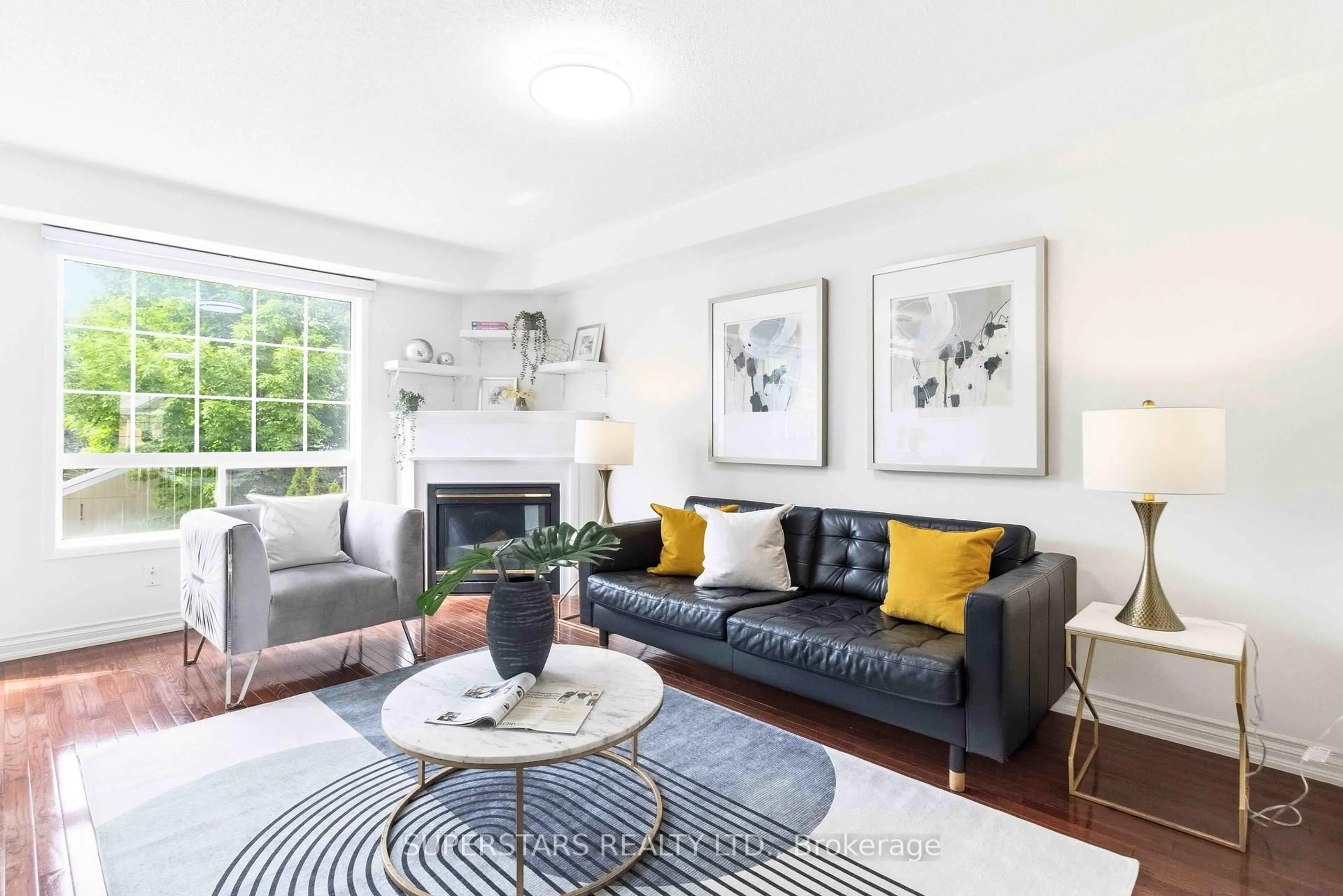 Living room with furniture, unknown for 7 Alder Grve, Aurora Ontario L4G 7N6
