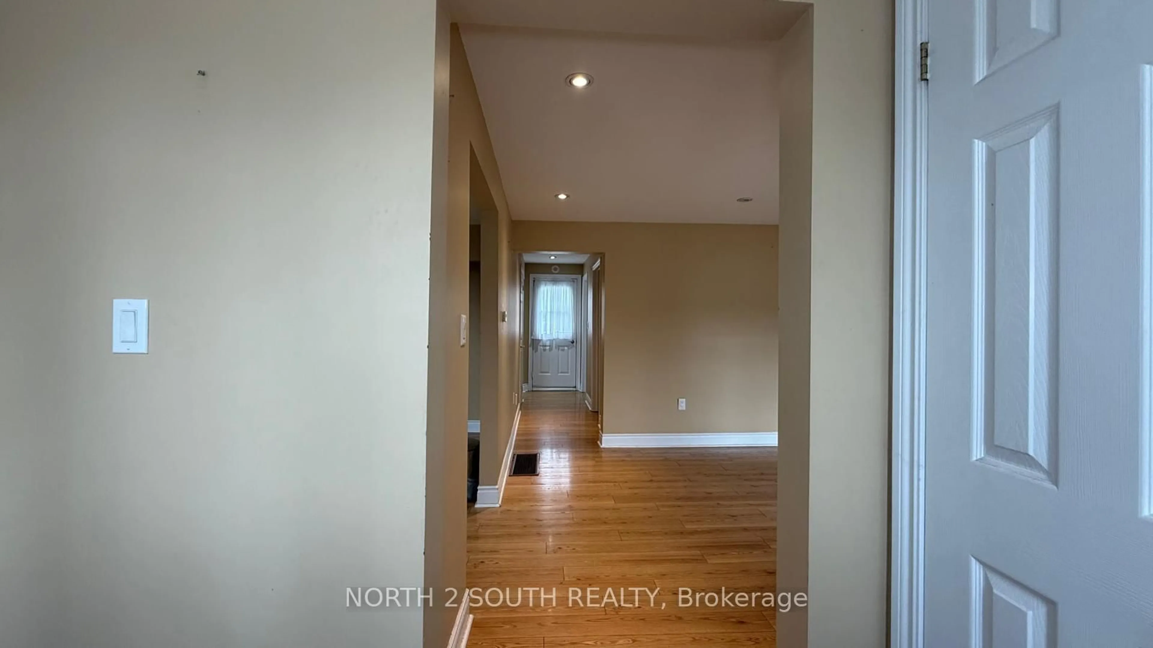 Indoor entryway for 1125 Shore Acres Dr, Innisfil Ontario L0L 1R0