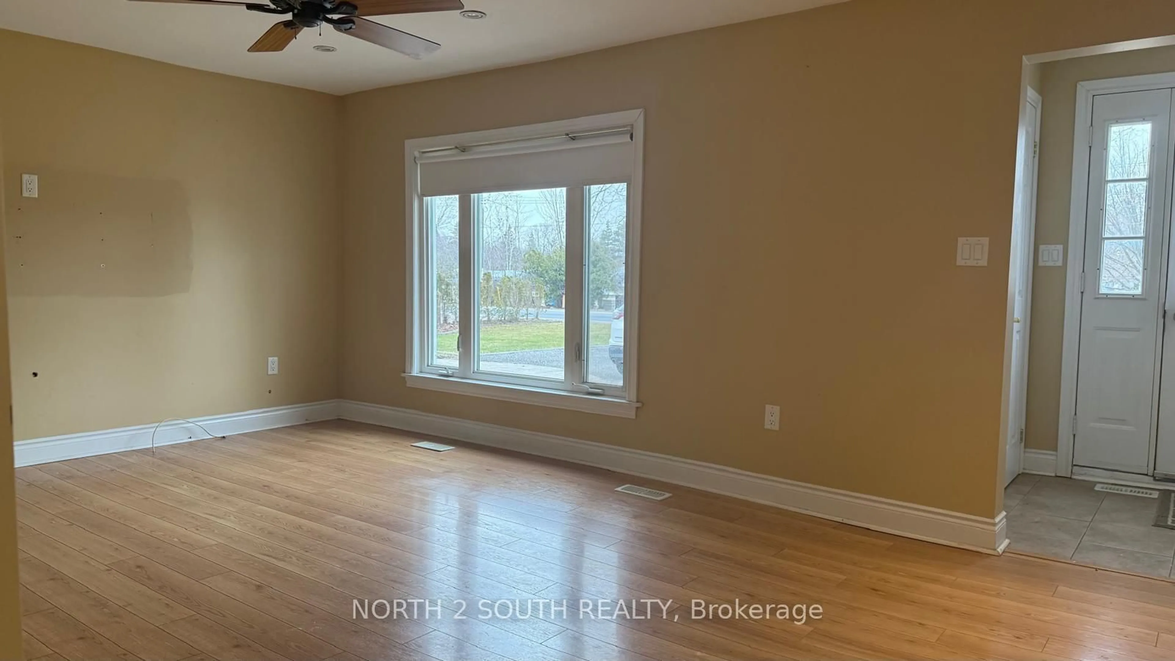 A pic of a room for 1125 Shore Acres Dr, Innisfil Ontario L0L 1R0