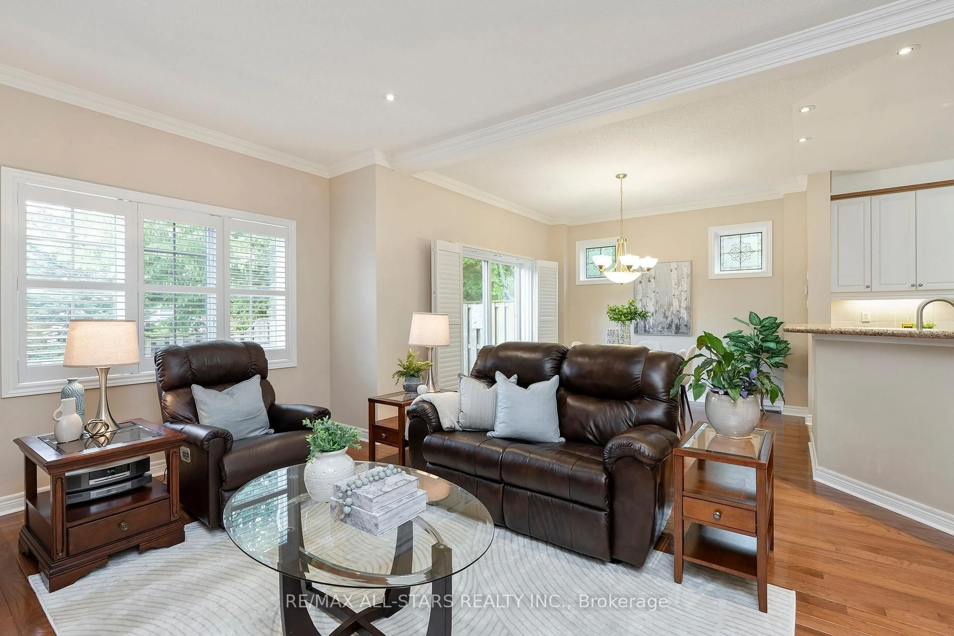 Living room with furniture, unknown for 27 Wave Hill Way, Markham Ontario L6E 2A2