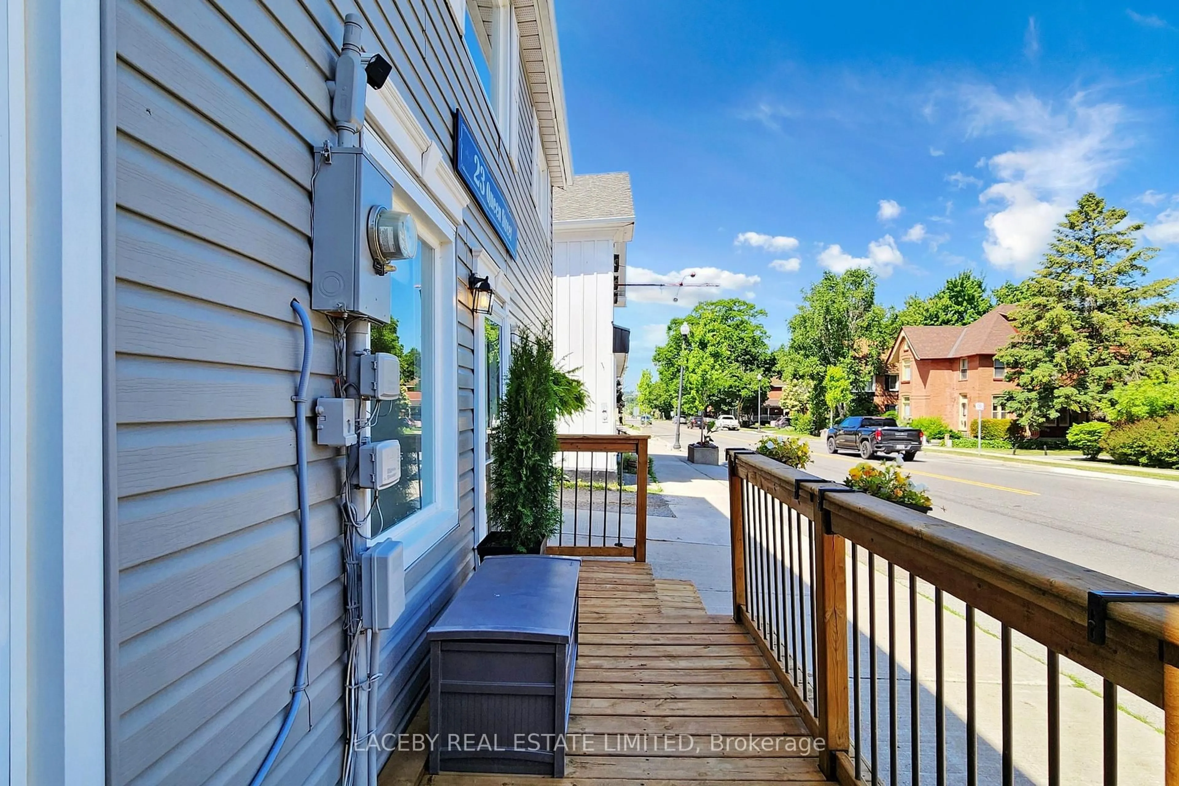 Patio, street for 23 Queen St, Innisfil Ontario L0L 1L0