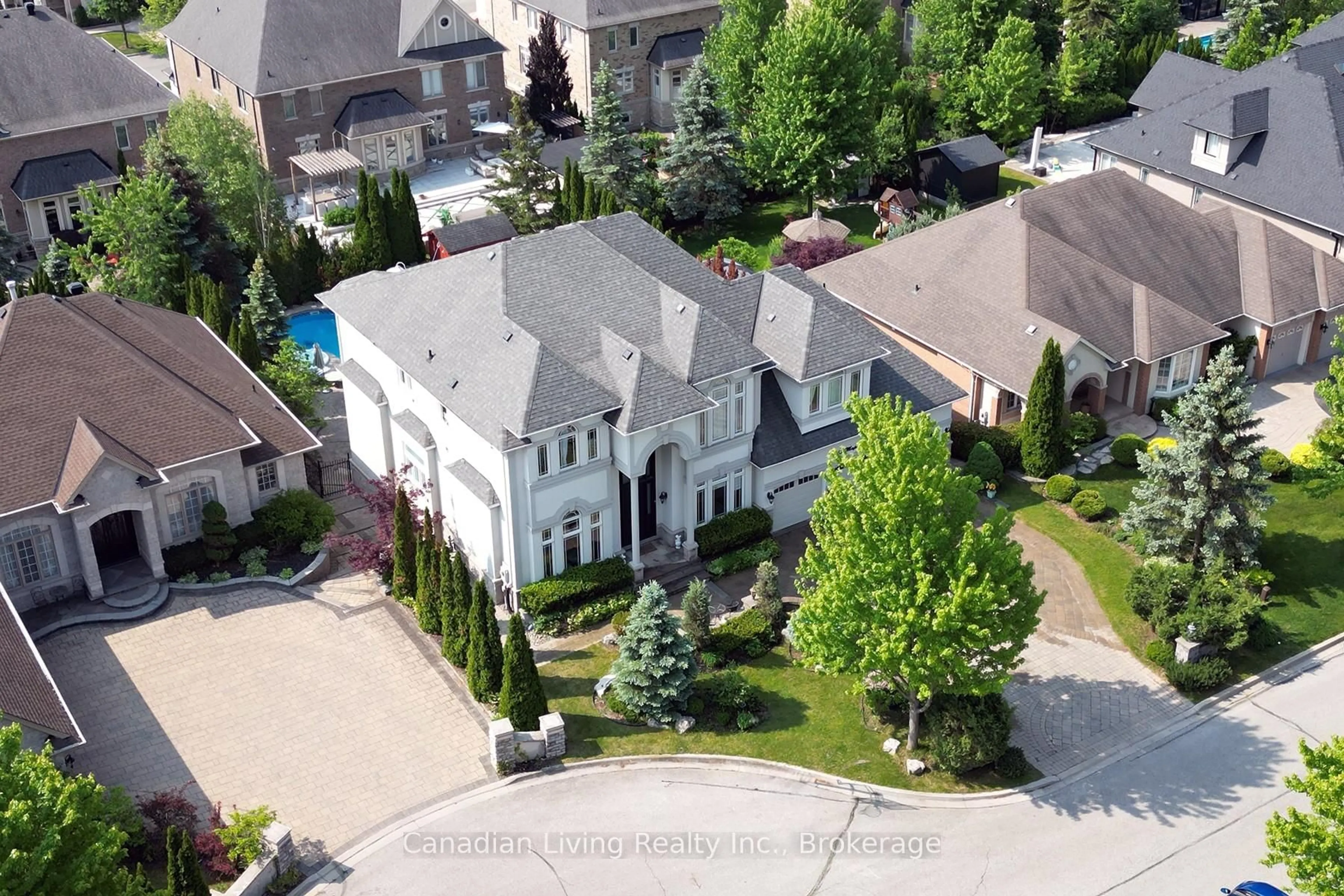 A pic from outside/outdoor area/front of a property/back of a property/a pic from drone, street for 63 mapledown Way, Vaughan Ontario L6A 4A8