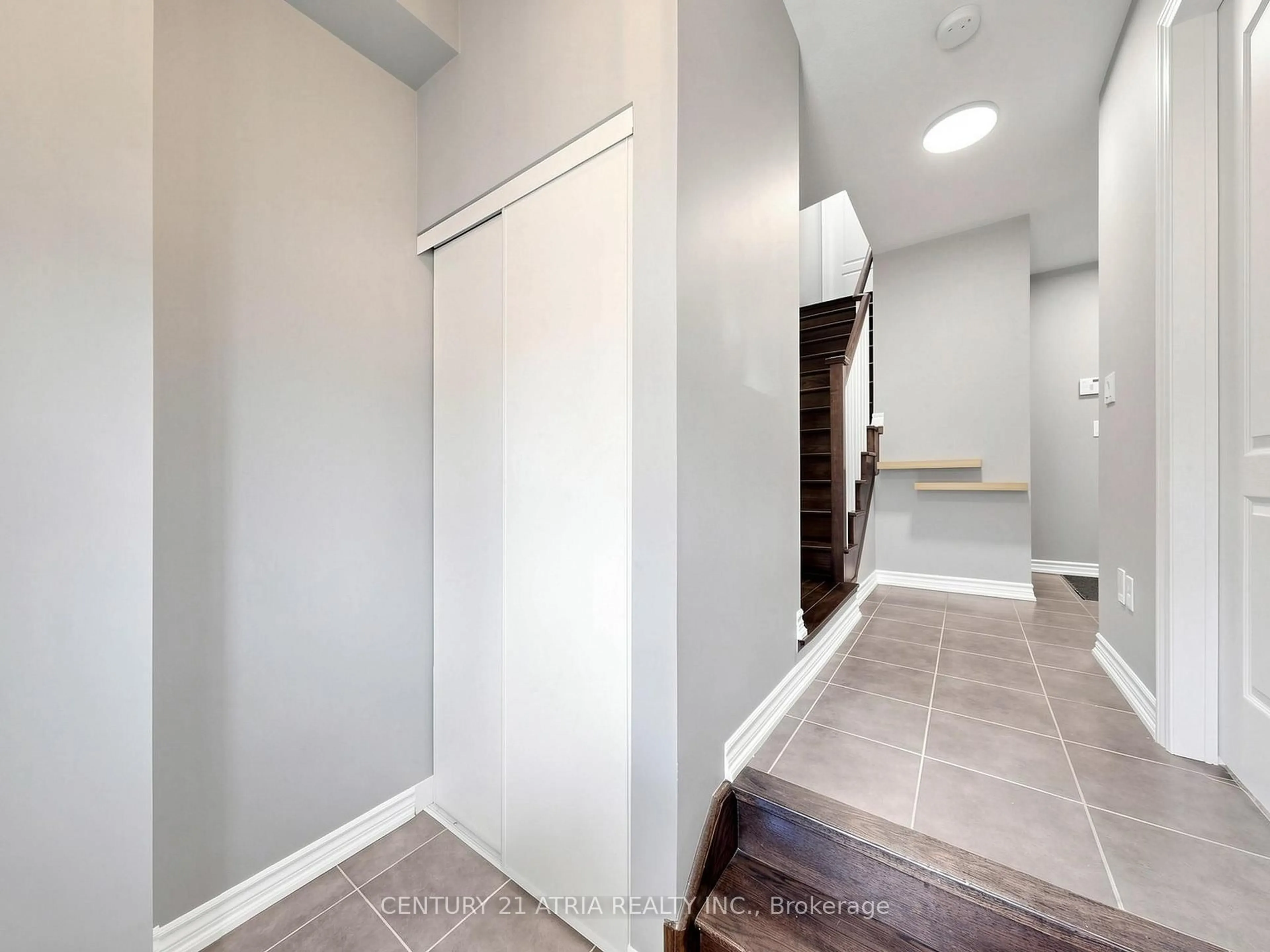 Indoor entryway for 79 Boadway Cres, Whitchurch-Stouffville Ontario L4A 1Y1