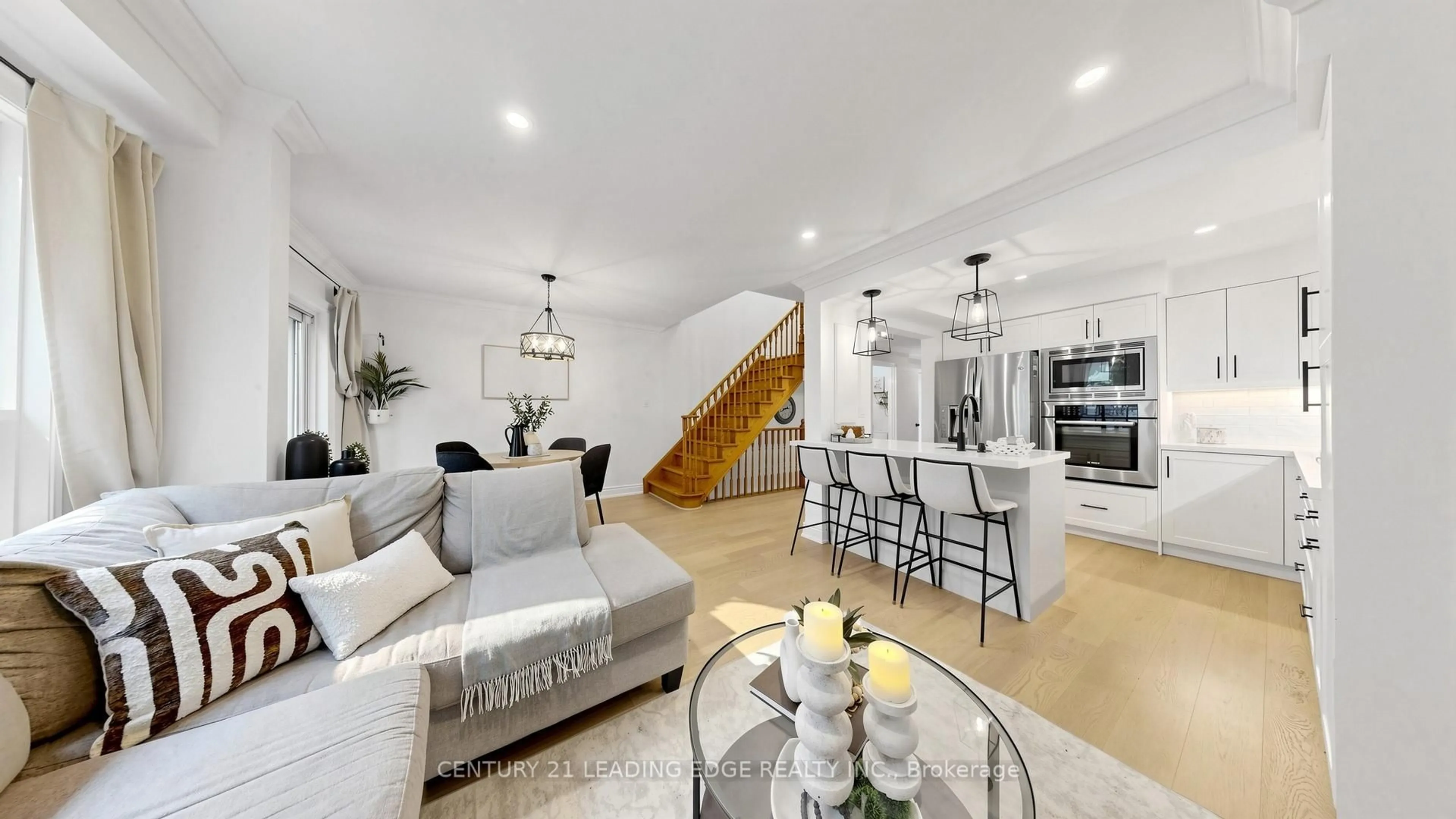 Living room with furniture, unknown for 205 Park Dr, Whitchurch-Stouffville Ontario L4A 1J8