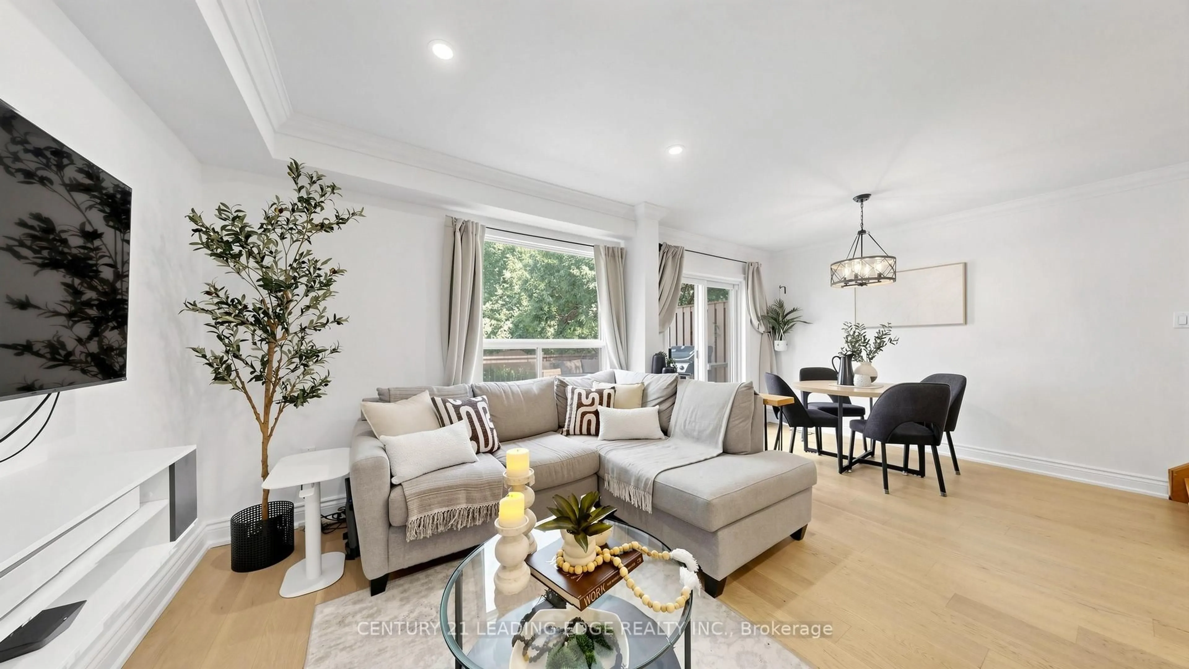 Living room with furniture, unknown for 205 Park Dr, Whitchurch-Stouffville Ontario L4A 1J8