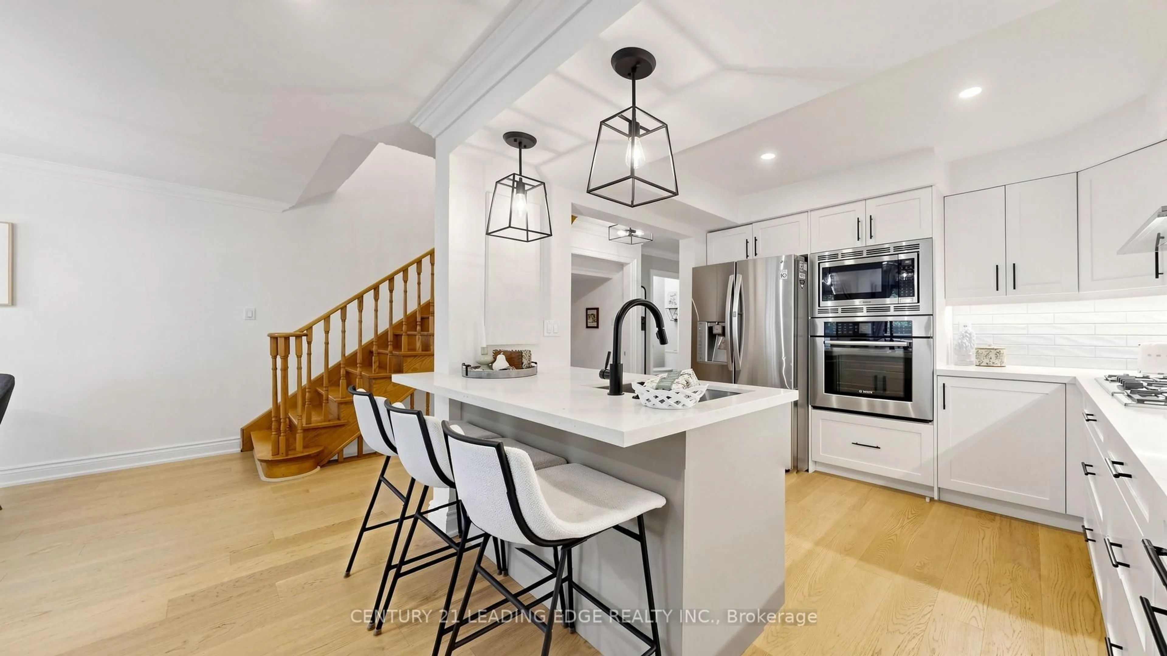 Open concept kitchen, ceramic/tile floor for 205 Park Dr, Whitchurch-Stouffville Ontario L4A 1J8
