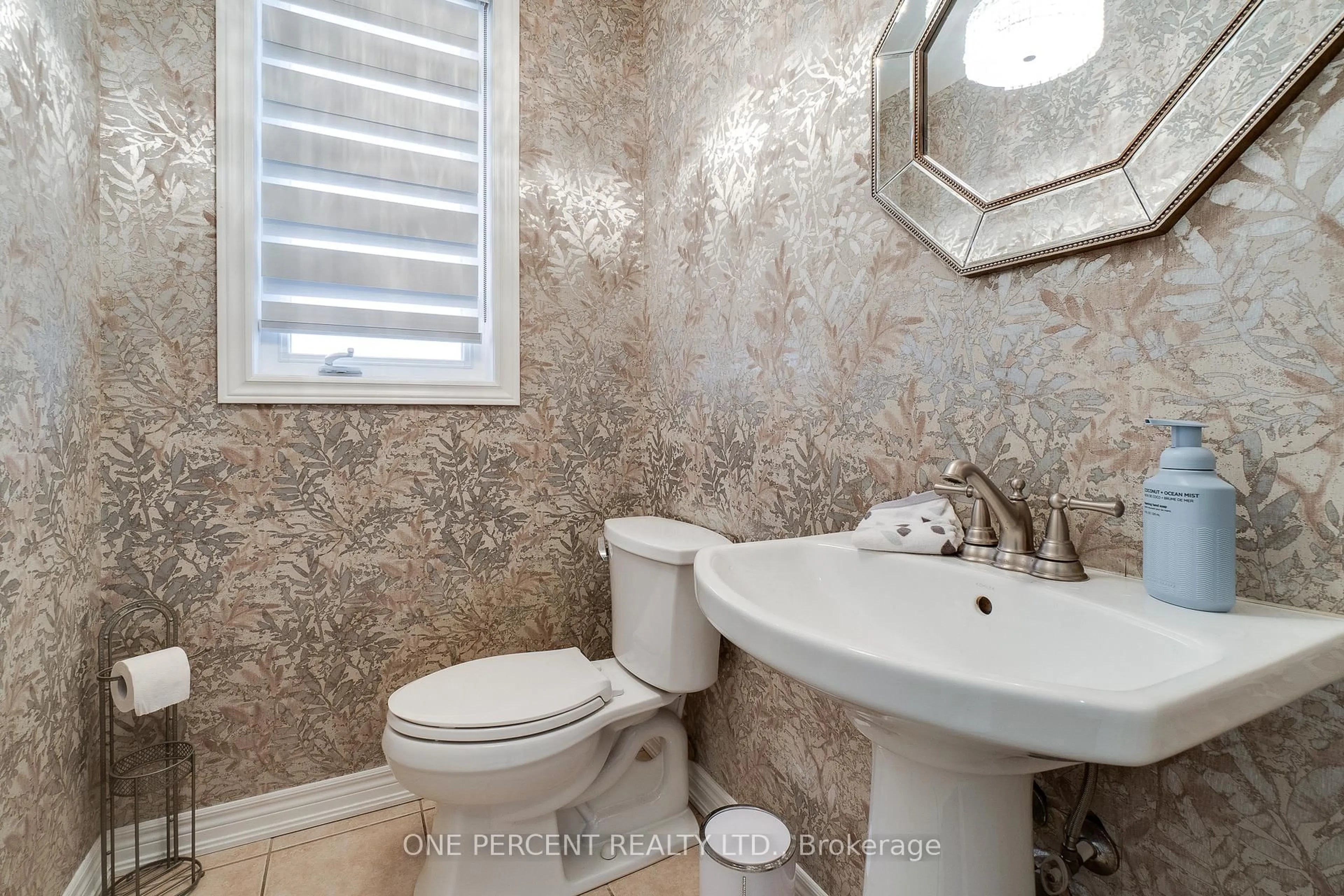 Standard bathroom, ceramic/tile floor for 38 Bowkett Dr, Richmond Hill Ontario L4E 0J7