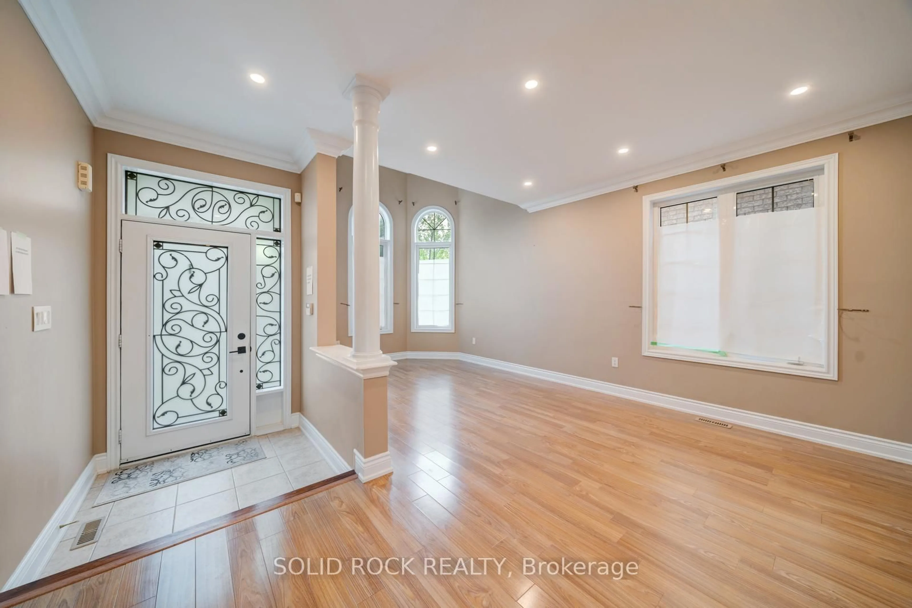 Indoor entryway for 32 Albert Roffey Cres, Markham Ontario L6B 0H1