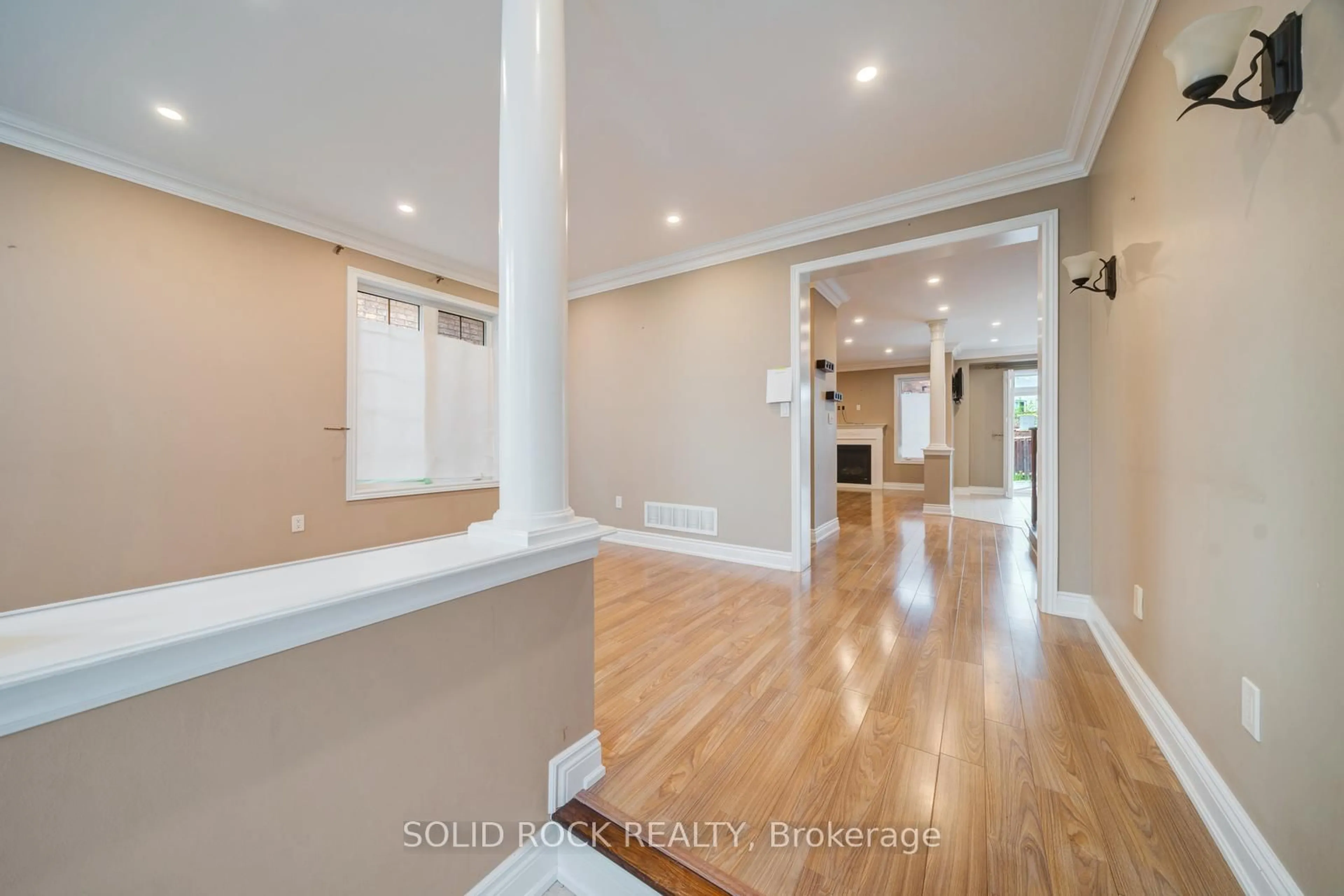 Indoor entryway for 32 Albert Roffey Cres, Markham Ontario L6B 0H1